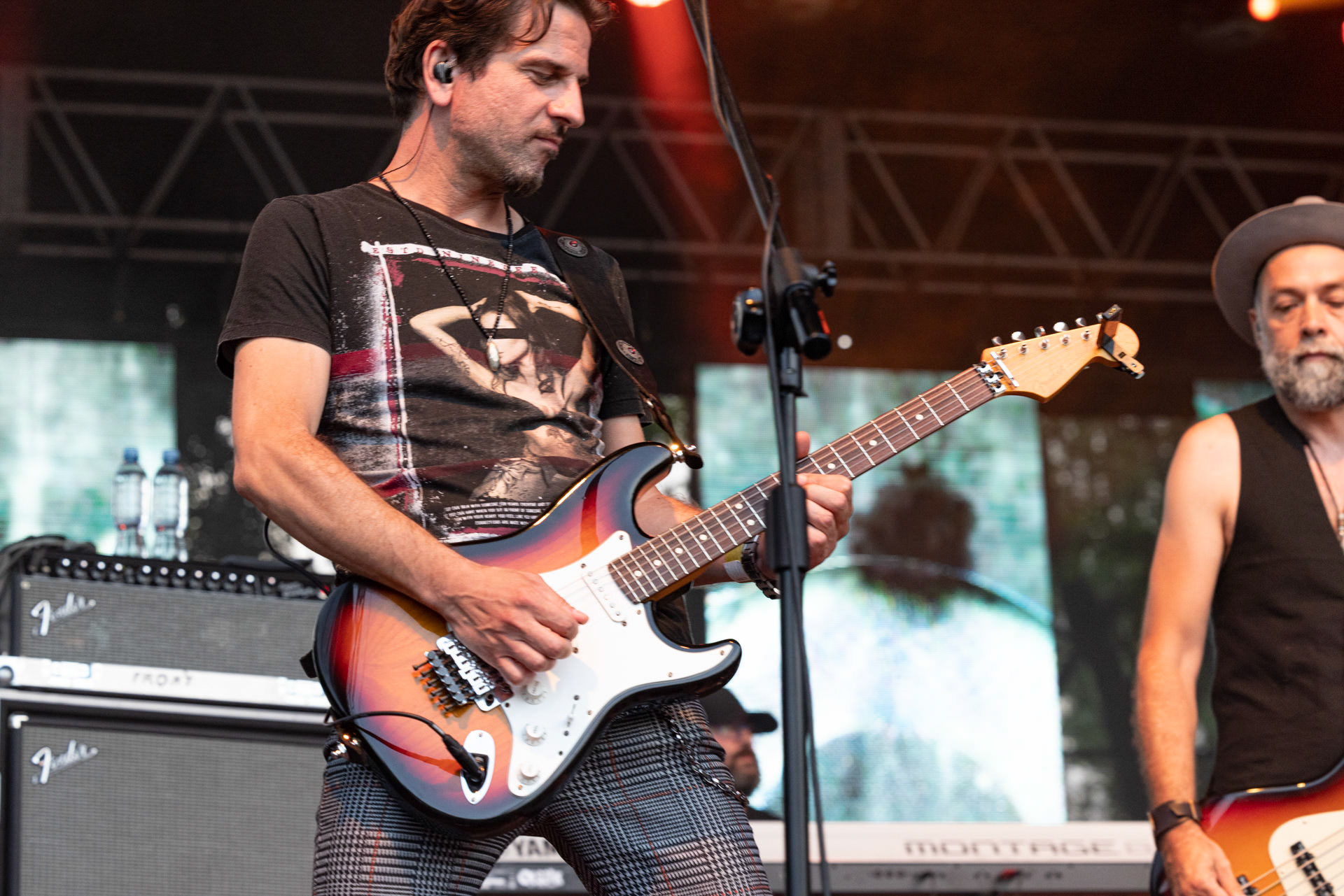 Koncerty Lady Pank w ramach urodzinowej trasy LP40 warszawska Pogresja.Gramy do Woli. Polski Rock, pop, soft rock, polska grupa rockowa z czasów PRL.n/z. Michał Sitarski – gitara, staly sideman, Fot. Andrzej kaziq Wasilkiewicz/Reporter