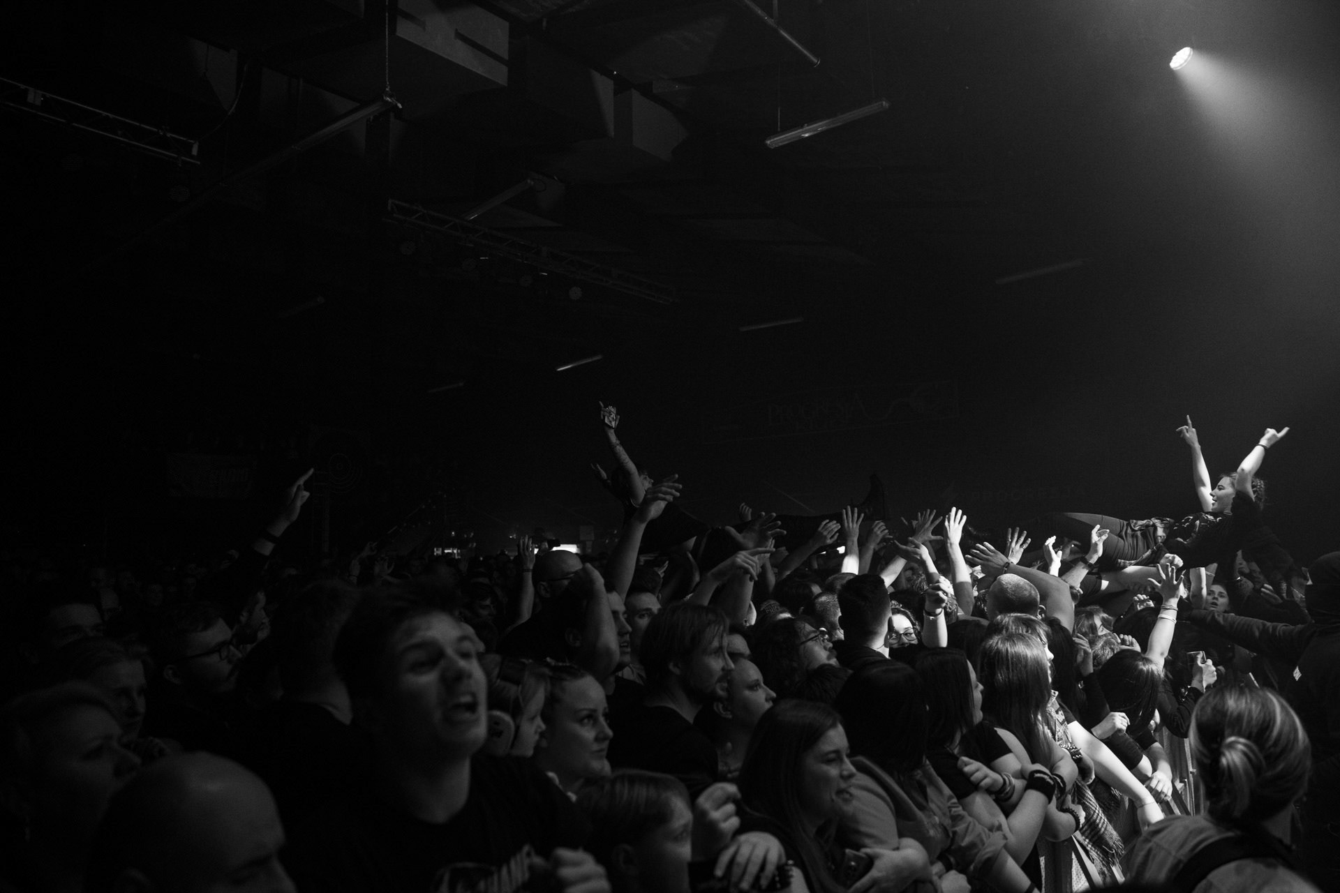 18.12.2021 Nocny Kochanek - Antysylwester Antyradia,18 lat klubu Progresja,Nocny Kochanek - koncert Warszawa,Progresja, Zdrajcy Metalu, klasyczny heavy metal, Alter Ego, Night Mistress.n/z Kpublicznosc, Fot. Andrzej Wasilkiewicz/Reporter