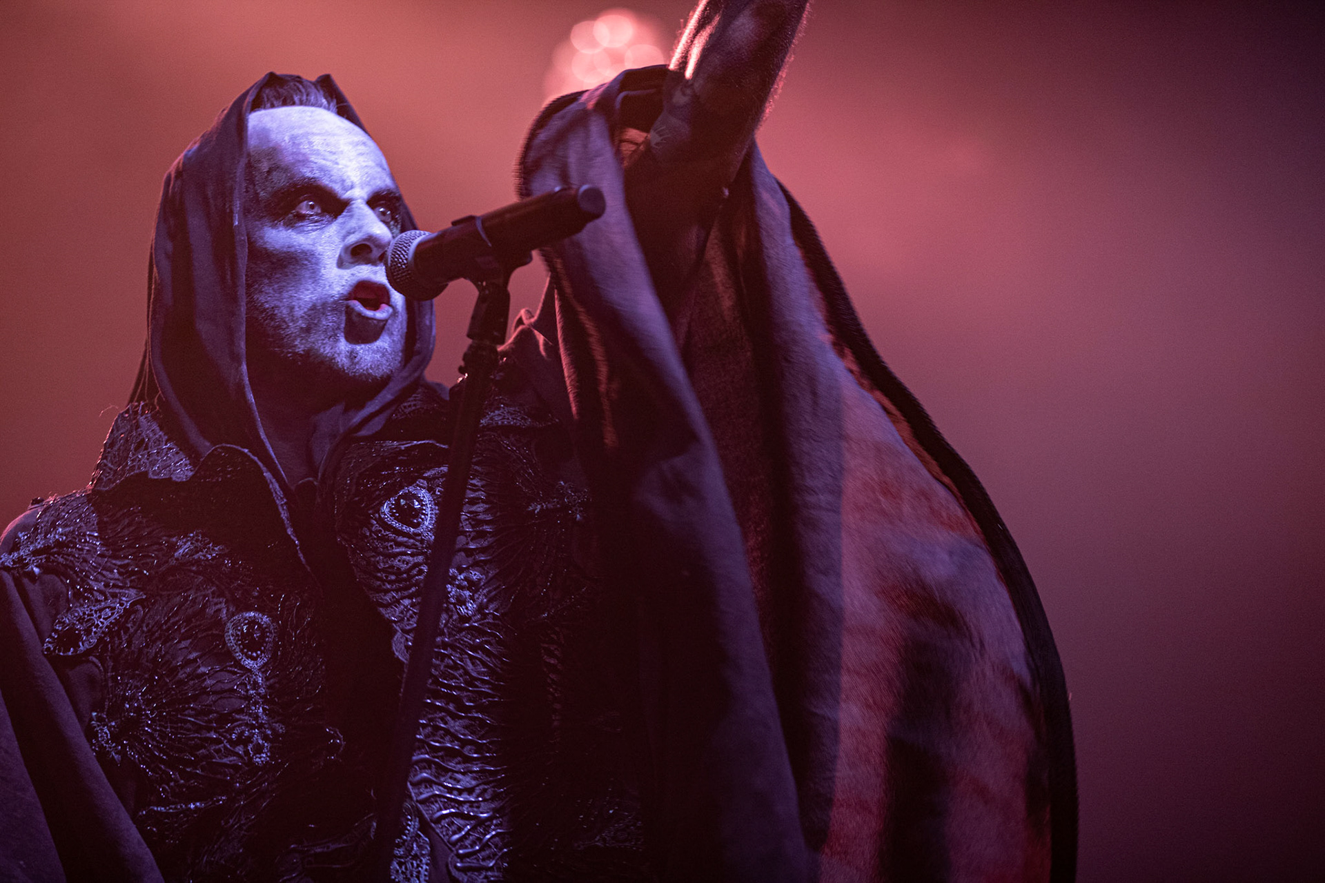 12.09.2021 - KAT i Roman Kostrzewski - koncert "Do zobaczenia w piekle" Wroclaw, Centrum Koncertowe A2.  Roman Kostrzewski – wokalJacek Nowak – perkusjaKrzysztof Pistelok – gitaraJacek Hiro – gitaraMichal Laksa – basGościnnie: Adam „Nergal” Darski (Behemoth)Piotr „Peter” Wiwczarek (Vader),Tomasz „Titus” Pukacki (Acid Drinkers)Adrian „Fred” Frelich (Dragon)Krzysztof „Fazi” Oset (ex-Kat)Piotr „Mancover” Mańkowski (Wolf Spider)Wacław „Vogg” Kiełtyka (Decapitated)Marek „Spider” Pająk (Vader)Jarek „Gronos” Gronowski (Dragon, ex-Kat)Paweł „Baitel” Pasek (Decapitated) Piotr Radecki (ex-Kat &amp; Roman Kostrzewski)fot. Andrzej kaziq Wasilkiewicz