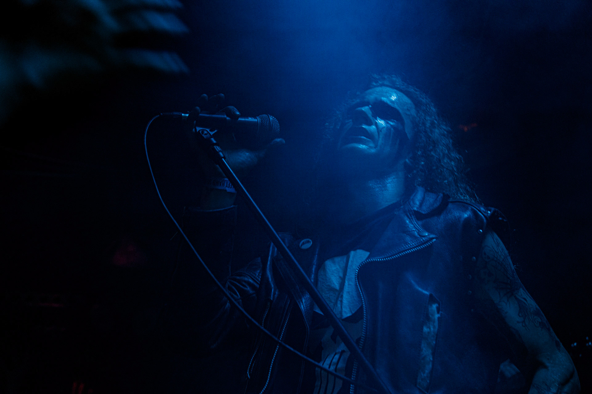 TRUCHŁO STRZYGI (black punk), Gwiezdny Demon - release show,w składzie:Gambit - wokalP. - gitara/wokalAlkatraz - gitara/wokalKaczor - garyMadness - bass/wokalPanass - bass/wokalGolem - nosferatu/wokalCzarownice - tba/wokalChłopaki z baraków polskiego metalu, rozpędzona maszyna do robienia grubego melanżu, gwiezdne trupy, kreatury obrzydlistwa i martwi decydenci podziemia. Prawdopodobnie pierwszy i ostatni raz zagrają całego Demona na żywo, a Ty mordeczko będziesz miał o czym kolegom przy wódce opowiadać.Produkcja Left Hand Soundsfot. Andrzej Wasilkiewicz/kaziq.com