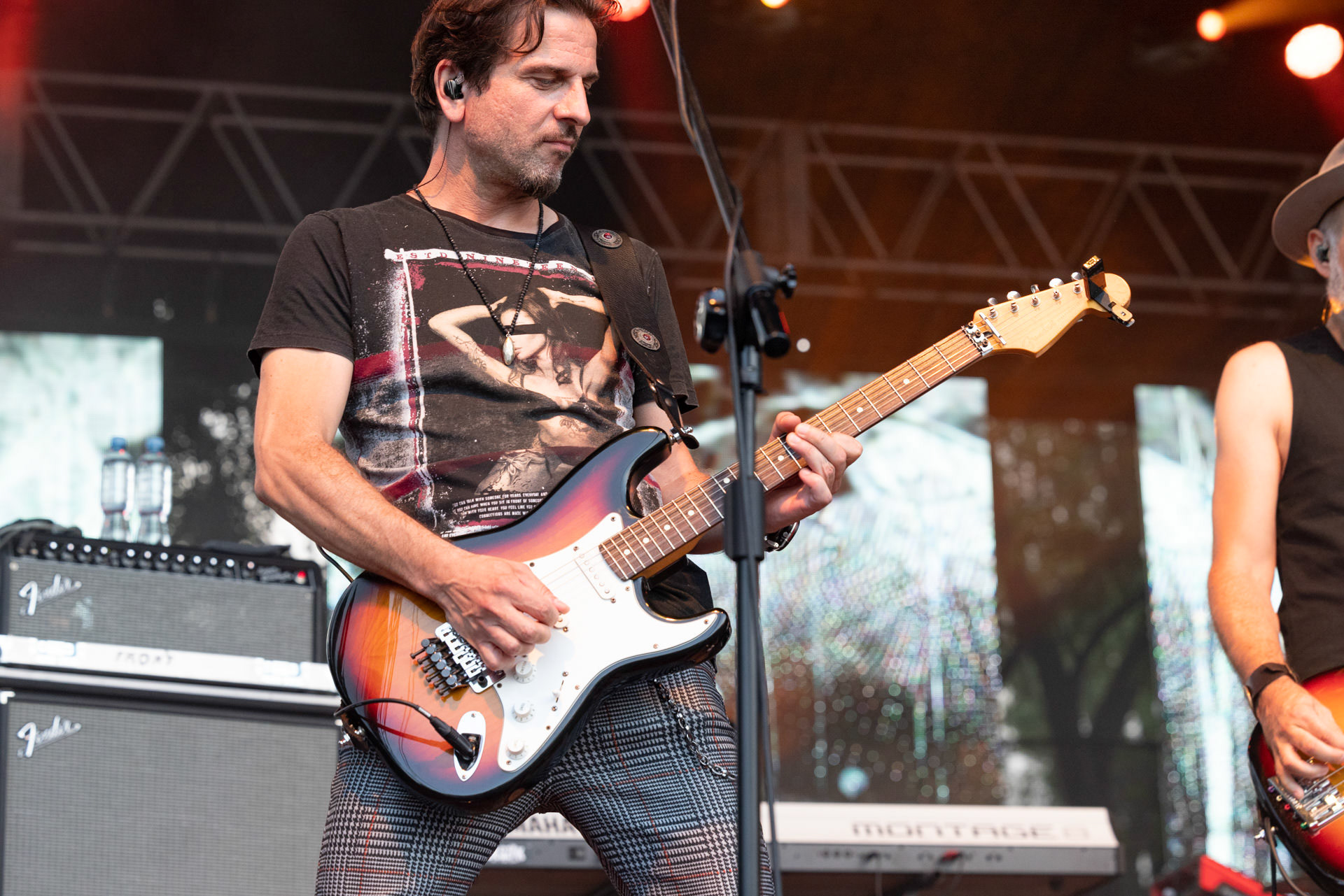 Koncerty Lady Pank w ramach urodzinowej trasy LP40 warszawska Pogresja.Gramy do Woli. Polski Rock, pop, soft rock, polska grupa rockowa z czasów PRL.n/z. Michał Sitarski – gitara, staly sideman, Fot. Andrzej kaziq Wasilkiewicz/Reporter