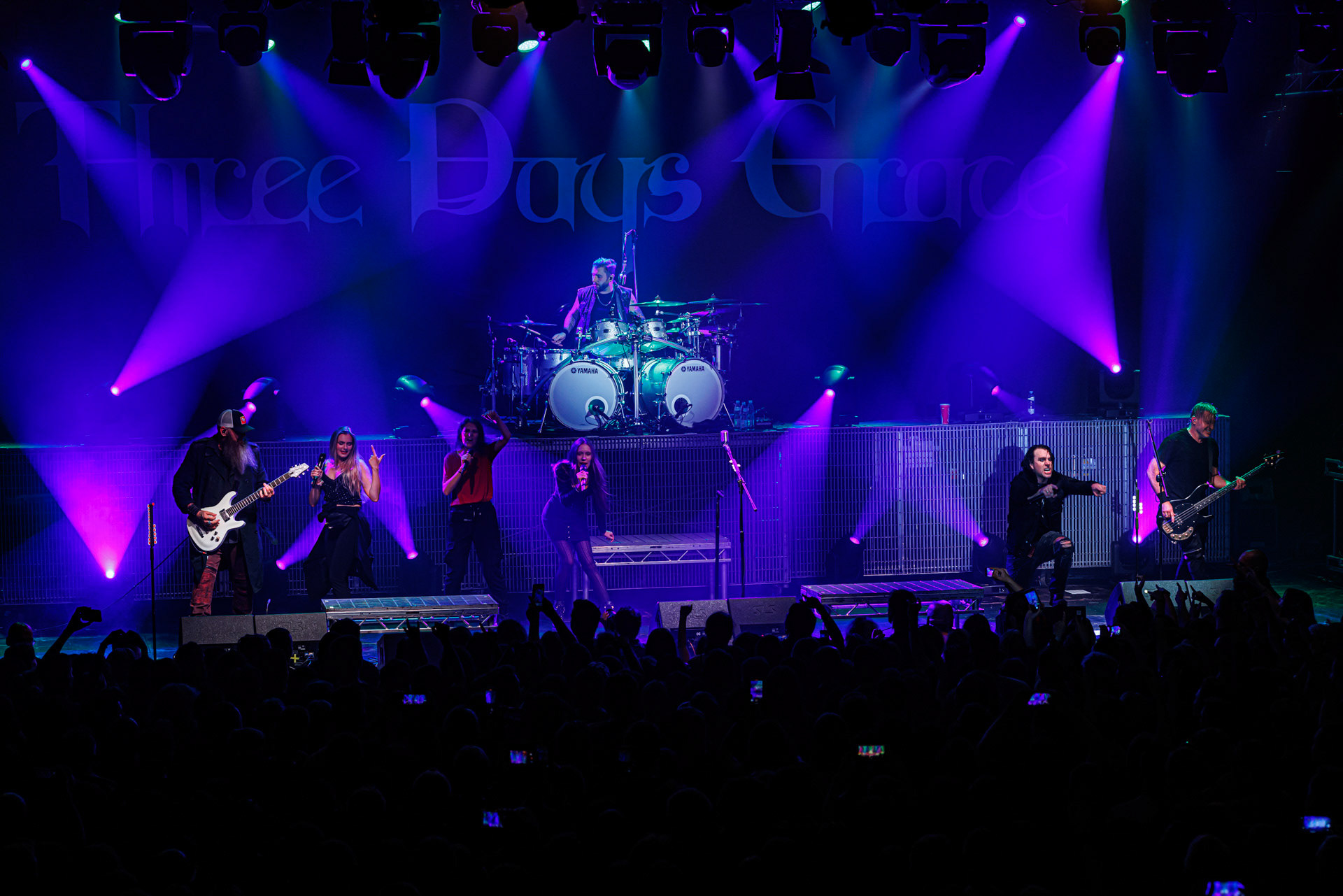 7.10.2022 Warszawski koncert Three Days Grace w klubie Progresja.Kanadyjczycy promuja nowy album EXPLOSIONS.n/z Barry Stock – gitara, n/z Brad Walst – gitara basowa, n/z Neil Sanderson – perkusja, instrumenty klawiszowe, n/z Matt Walst – wokal,Produkcja Knock Out Productions, Fot. Andrzej Wasilkiewicz/Reporter