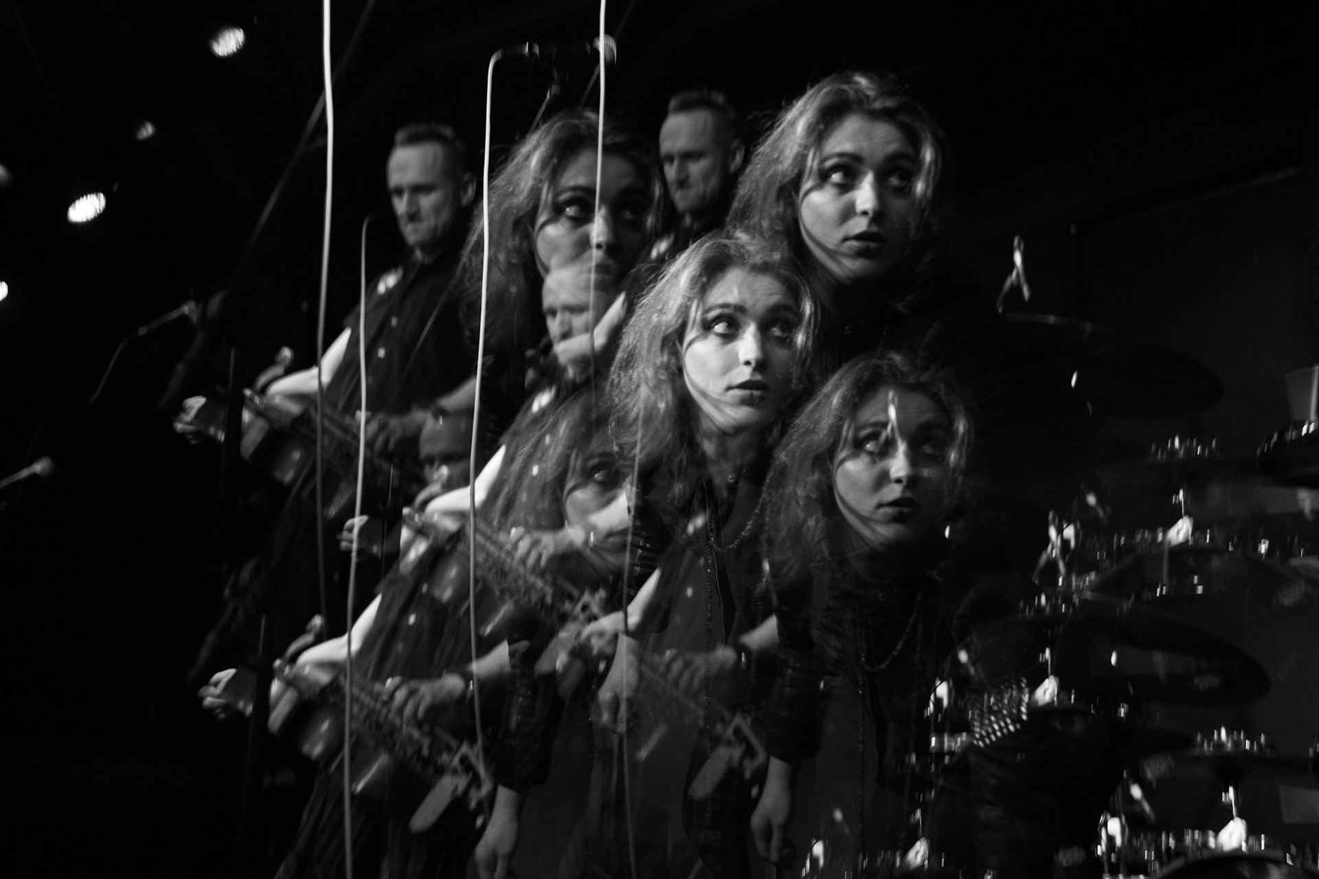 Żywiołak - biometal, folk, ethno sound,
Robert Jaworski - fidel renesansowa, wokal, lira korbowa,
Kamil Strzyżewski - gitara basowa, lutnia,
Wiktoria Kwiatkowska - śpiew, 
Zuza Ciszewska - śpiew, skrzypce,
Michał Lange - perkusja,
Szyszka Leśna - skrzypce ,wokal wspomagający,
Warszawa, klub Potok Drugi Dom Ludzi Rocka,
fot. Andrzej kaziq Wasilkiewicz