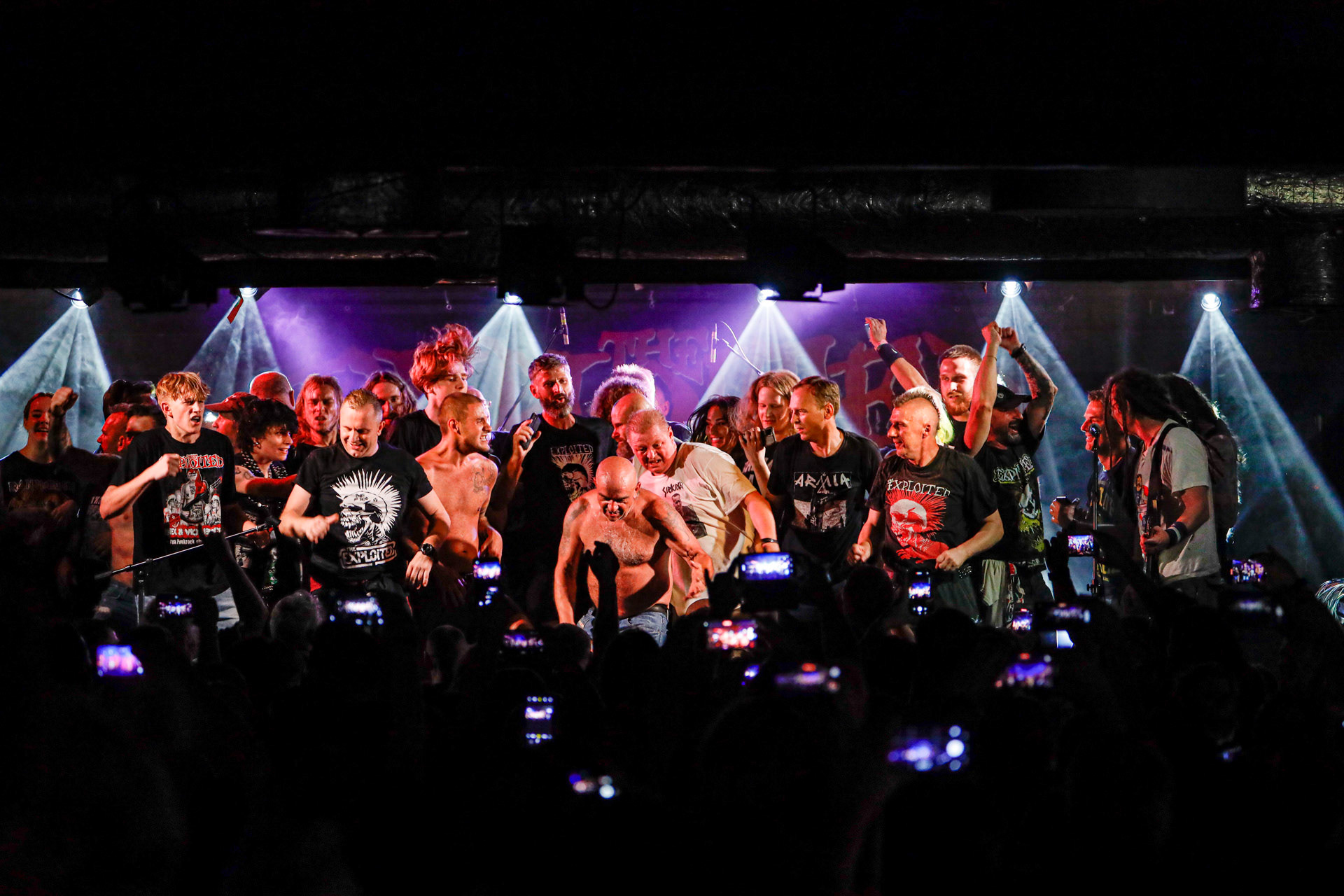 25.08.2022 The Exploited - legenda drugiej fali punk rocka na koncercie w warszawskiej Proximie.Weterani punk rock, hardcore punk, crossover thrash z Edynburga w składzie:Wattie Buchan – wokal, Irish Rob – bas,Willie Buchan – perkusja,Robbie Steedo Davidson - gitara,Produkcja: Noise Annoys Booking Agency and Records, Boredom Booking. fot. Andrzej Wasilkiewicz/Reporter