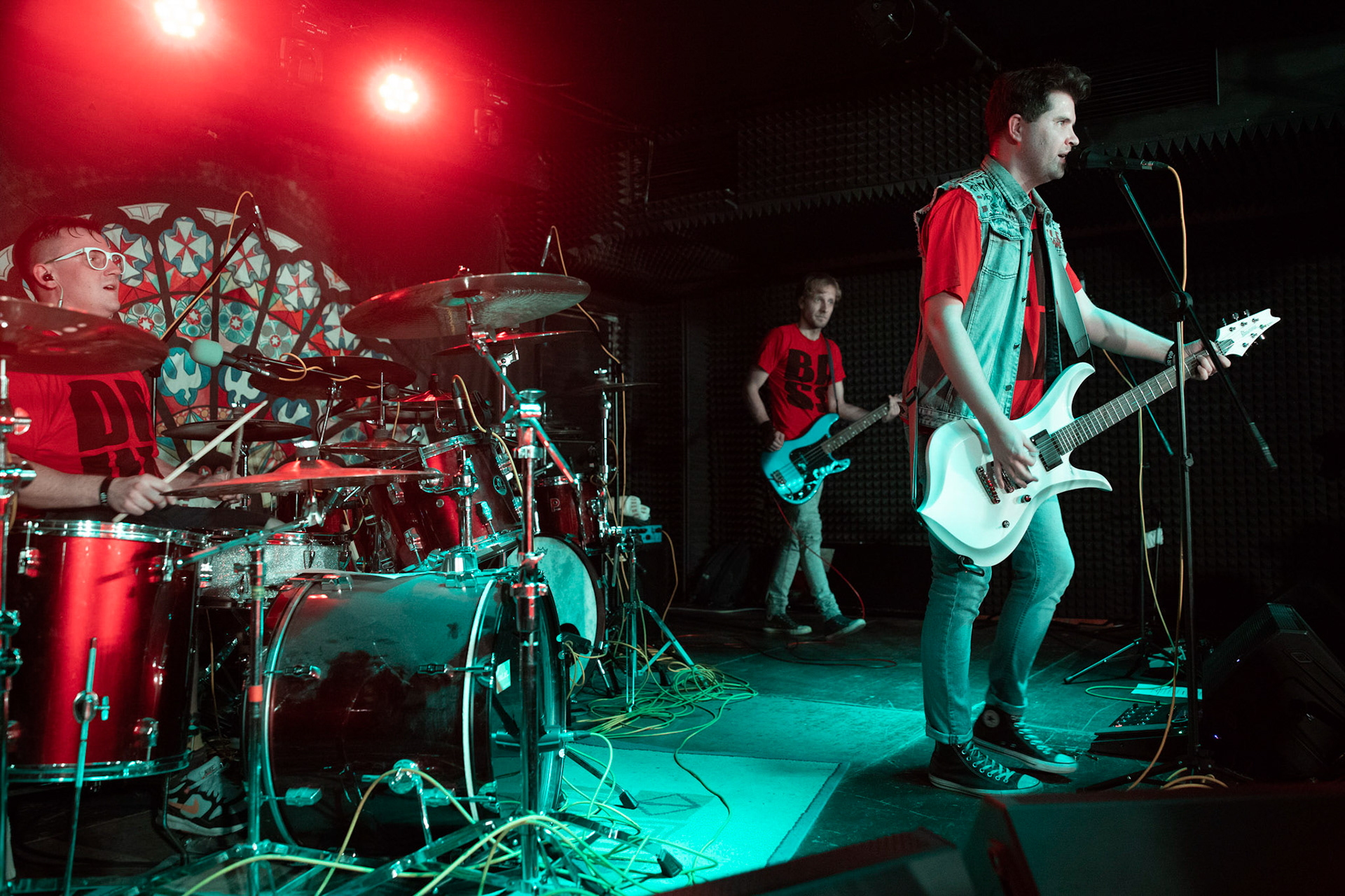 Marne Szanse - punk, dance-punk,
Piotr Olczyk – śpiew, gitara, syntezator,
Jarek „Jerry” Łojko – bas
Tomasz Orzechowski – perkusja, chórki,
fot. Andrzej kaziq Wasilkiewicz