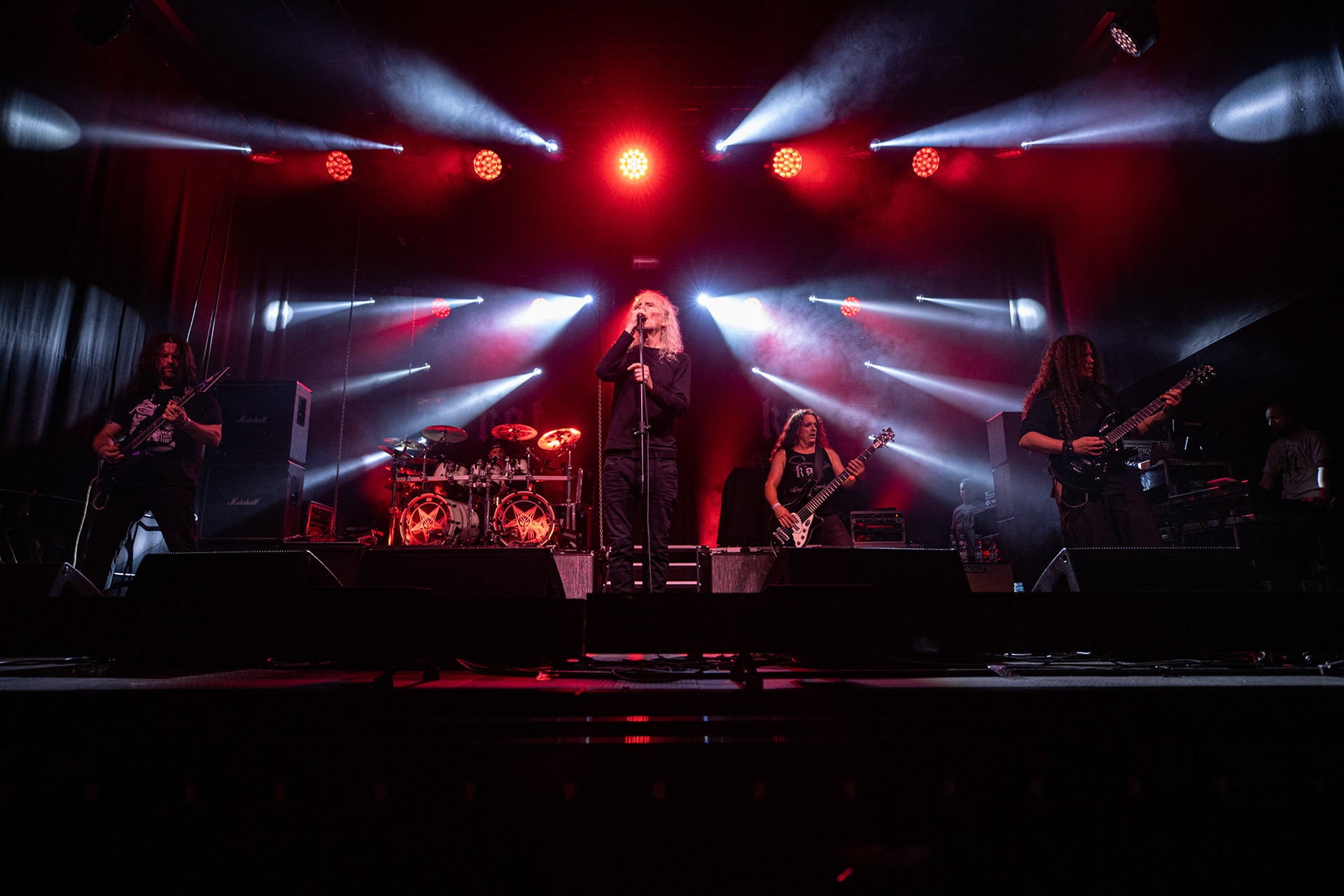 12.09.2021 - KAT i Roman Kostrzewski - koncert "Do zobaczenia w piekle" Wroclaw, Centrum Koncertowe A2.  Roman Kostrzewski – wokalJacek Nowak – perkusjaKrzysztof Pistelok – gitaraJacek Hiro – gitaraMichal Laksa – basGościnnie: Adam „Nergal” Darski (Behemoth)Piotr „Peter” Wiwczarek (Vader),Tomasz „Titus” Pukacki (Acid Drinkers)Adrian „Fred” Frelich (Dragon)Krzysztof „Fazi” Oset (ex-Kat)Piotr „Mancover” Mańkowski (Wolf Spider)Wacław „Vogg” Kiełtyka (Decapitated)Marek „Spider” Pająk (Vader)Jarek „Gronos” Gronowski (Dragon, ex-Kat)Paweł „Baitel” Pasek (Decapitated) Piotr Radecki (ex-Kat &amp; Roman Kostrzewski)fot. Andrzej kaziq Wasilkiewicz