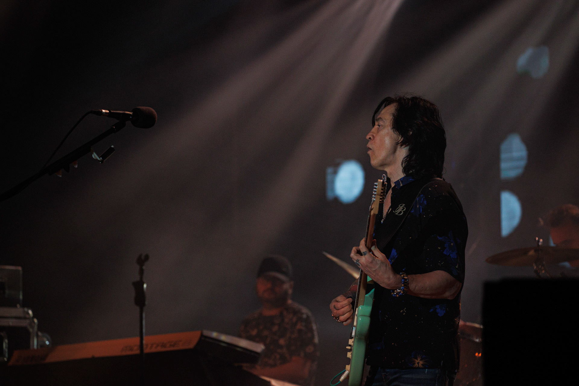 Koncerty Lady Pank - LP1 - w Klubie Stodola. LP1 - 35 lata od premiery albumu.n/z. Jan Borysewicz – gitara,  n/z. Wojtek Olszak – instrumenty klawiszowe, Fot. Andrzej kaziq Wasilkiewicz/Reporter