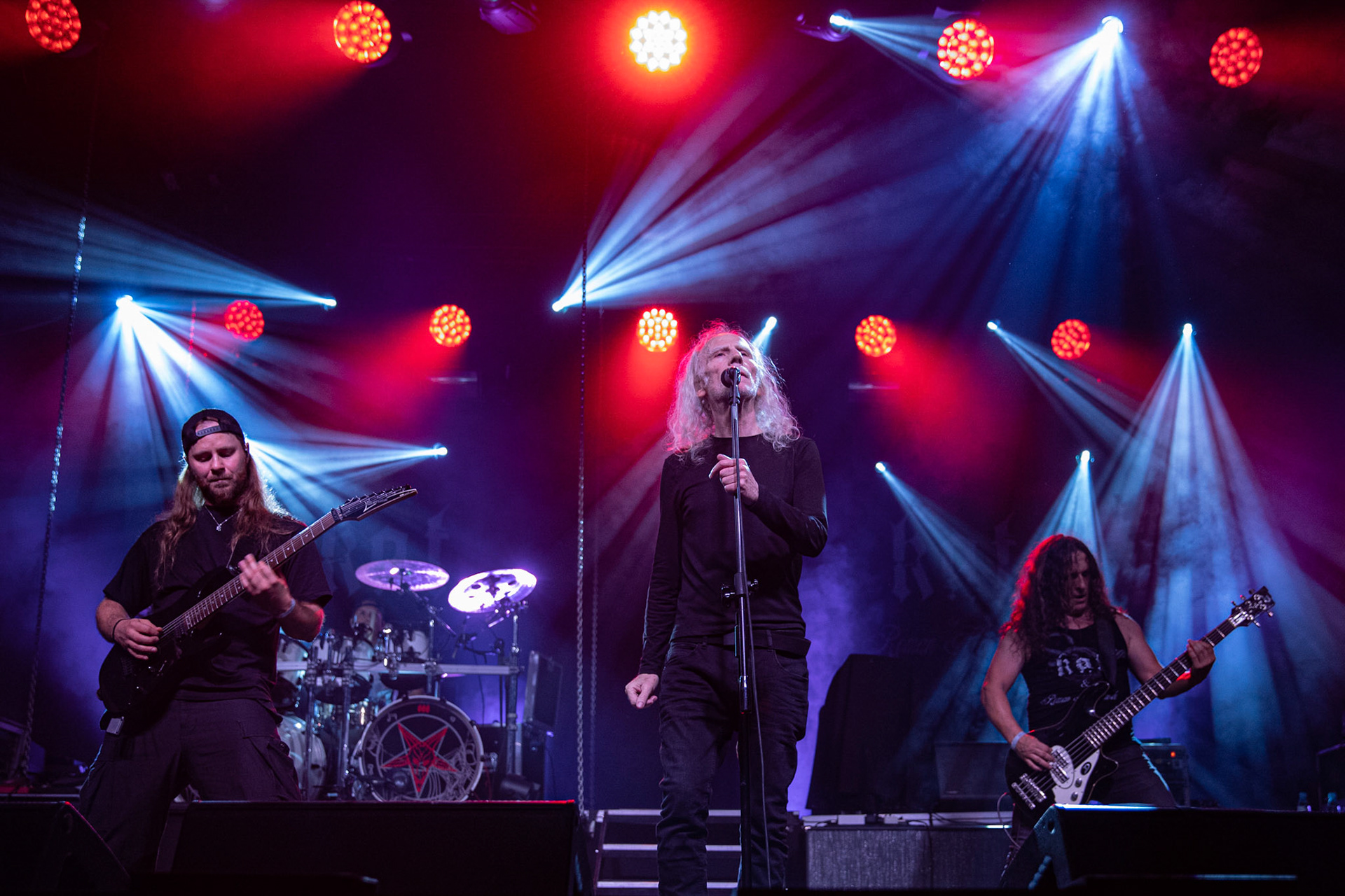 12.09.2021 - KAT i Roman Kostrzewski - koncert "Do zobaczenia w piekle" Wroclaw, Centrum Koncertowe A2.  Roman Kostrzewski – wokalJacek Nowak – perkusjaKrzysztof Pistelok – gitaraJacek Hiro – gitaraMichal Laksa – basGościnnie: Adam „Nergal” Darski (Behemoth)Piotr „Peter” Wiwczarek (Vader),Tomasz „Titus” Pukacki (Acid Drinkers)Adrian „Fred” Frelich (Dragon)Krzysztof „Fazi” Oset (ex-Kat)Piotr „Mancover” Mańkowski (Wolf Spider)Wacław „Vogg” Kiełtyka (Decapitated)Marek „Spider” Pająk (Vader)Jarek „Gronos” Gronowski (Dragon, ex-Kat)Paweł „Baitel” Pasek (Decapitated) Piotr Radecki (ex-Kat &amp; Roman Kostrzewski)fot. Andrzej kaziq Wasilkiewicz