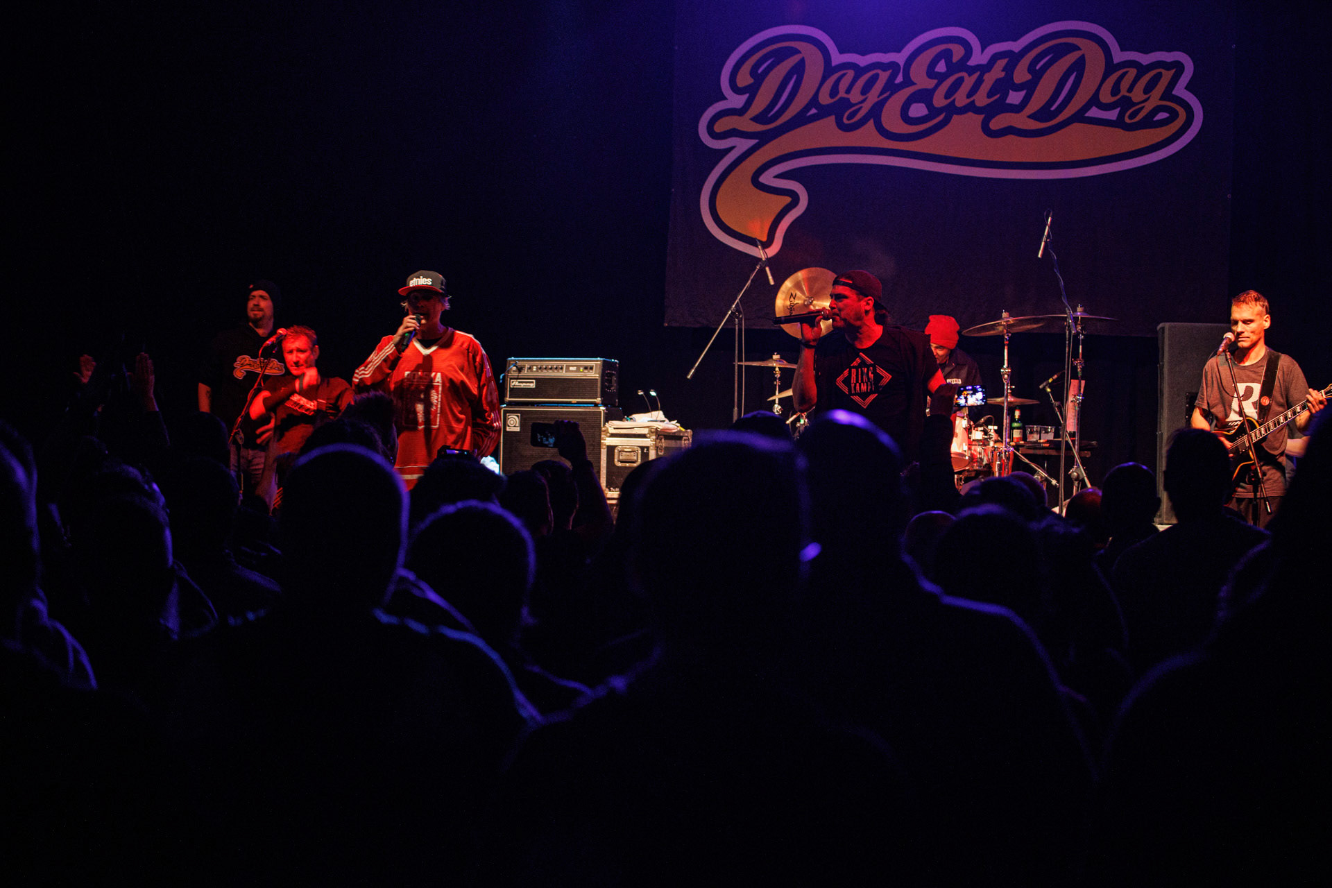 30.11.2021 koncert Dog Eat Dog - USA - hardcore, punkrock, rap, metal, hip hop, reggae, soul, funk,n/z Dave Neabore (bass), n/z John Connor (vocals), n/z Brandon Finley (drums), n/z Roger Hammerli (guitar),n/z Bozez (sax &amp; beer),koncert Warszawa, Progresja 25 lat albumu Play Games -  Dog Eat Dog.fot. Andrzej Wasilkiewicz/Reporter