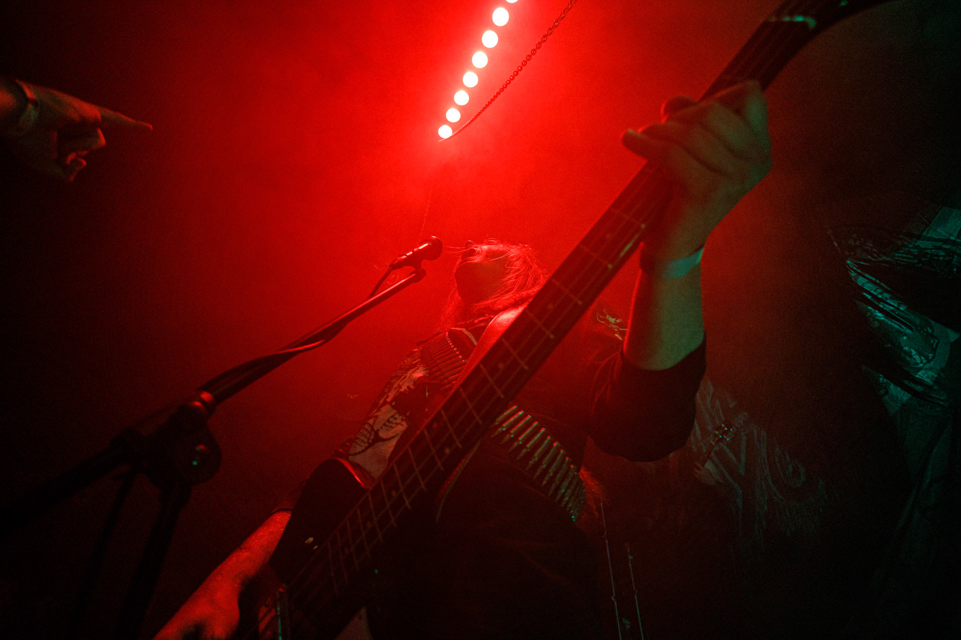 TRUCHŁO STRZYGI (black punk), Gwiezdny Demon - release show,w składzie:Gambit - wokalP. - gitara/wokalAlkatraz - gitara/wokalKaczor - garyMadness - bass/wokalPanass - bass/wokalGolem - nosferatu/wokalCzarownice - tba/wokalChłopaki z baraków polskiego metalu, rozpędzona maszyna do robienia grubego melanżu, gwiezdne trupy, kreatury obrzydlistwa i martwi decydenci podziemia. Prawdopodobnie pierwszy i ostatni raz zagrają całego Demona na żywo, a Ty mordeczko będziesz miał o czym kolegom przy wódce opowiadać.Produkcja Left Hand Soundsfot. Andrzej Wasilkiewicz/kaziq.com