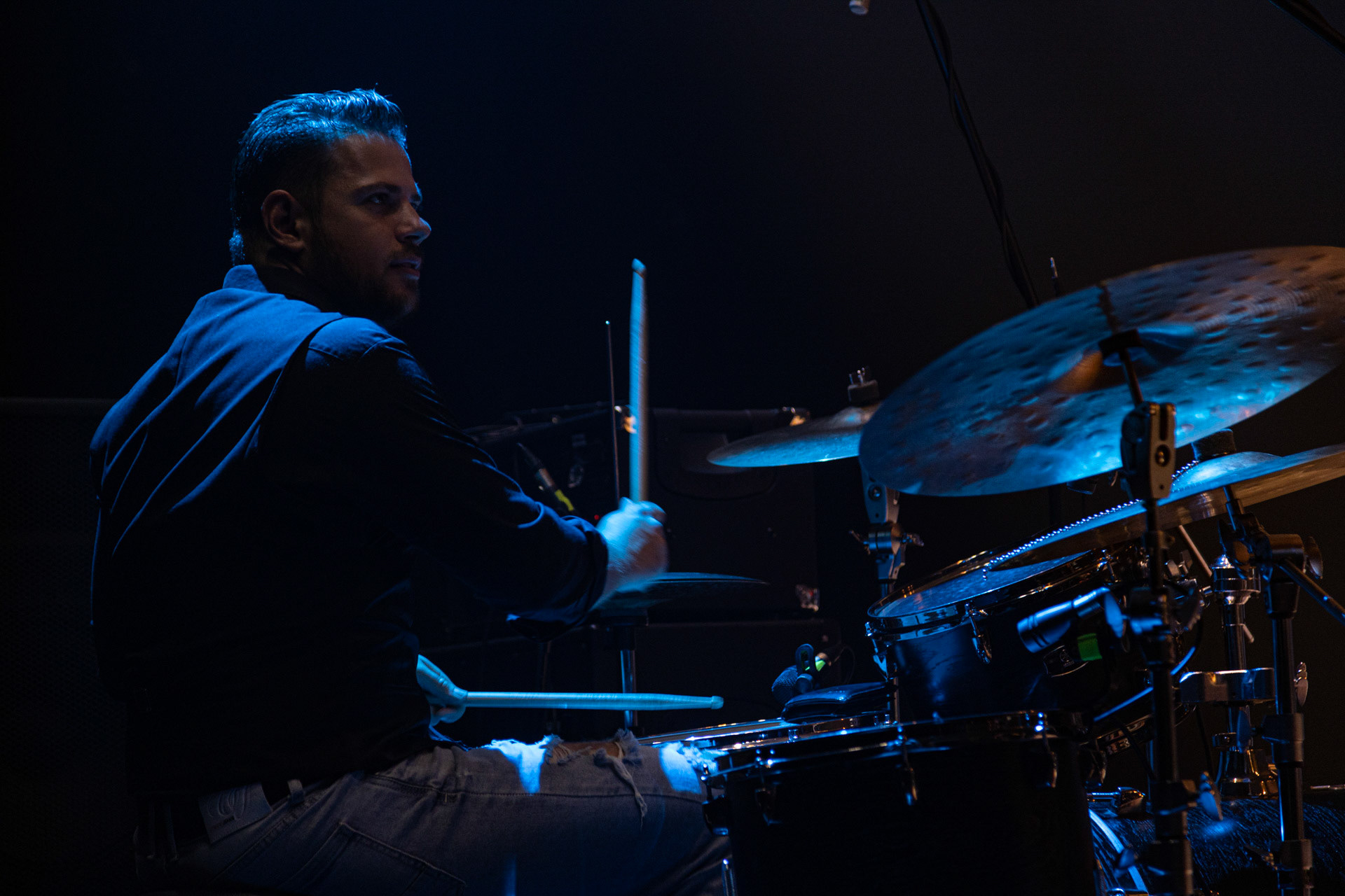 30.08.2022 Fundacja Bezpieczne Niebo wraz z klubem Progresja serdecznie zapraszają na specjalny koncert charytatywny dla Szymona Stankiewicza, który walczy z nowotworem. Rocka VibesRockaVibes – niesamowita Natalia Kowalska, znana szerszej publiczności z uczestnictwa w programie Voice of Poland oraz najzdolniejsi muzycy młodego pokolenia w stylowym i energetycznym repertuarze, który rozkręci każdą imprezę. Organizacja Progresja i Fundacja Bezpieczne Niebo. fot. Andrzej Wasilkiewicz/kaziq.com