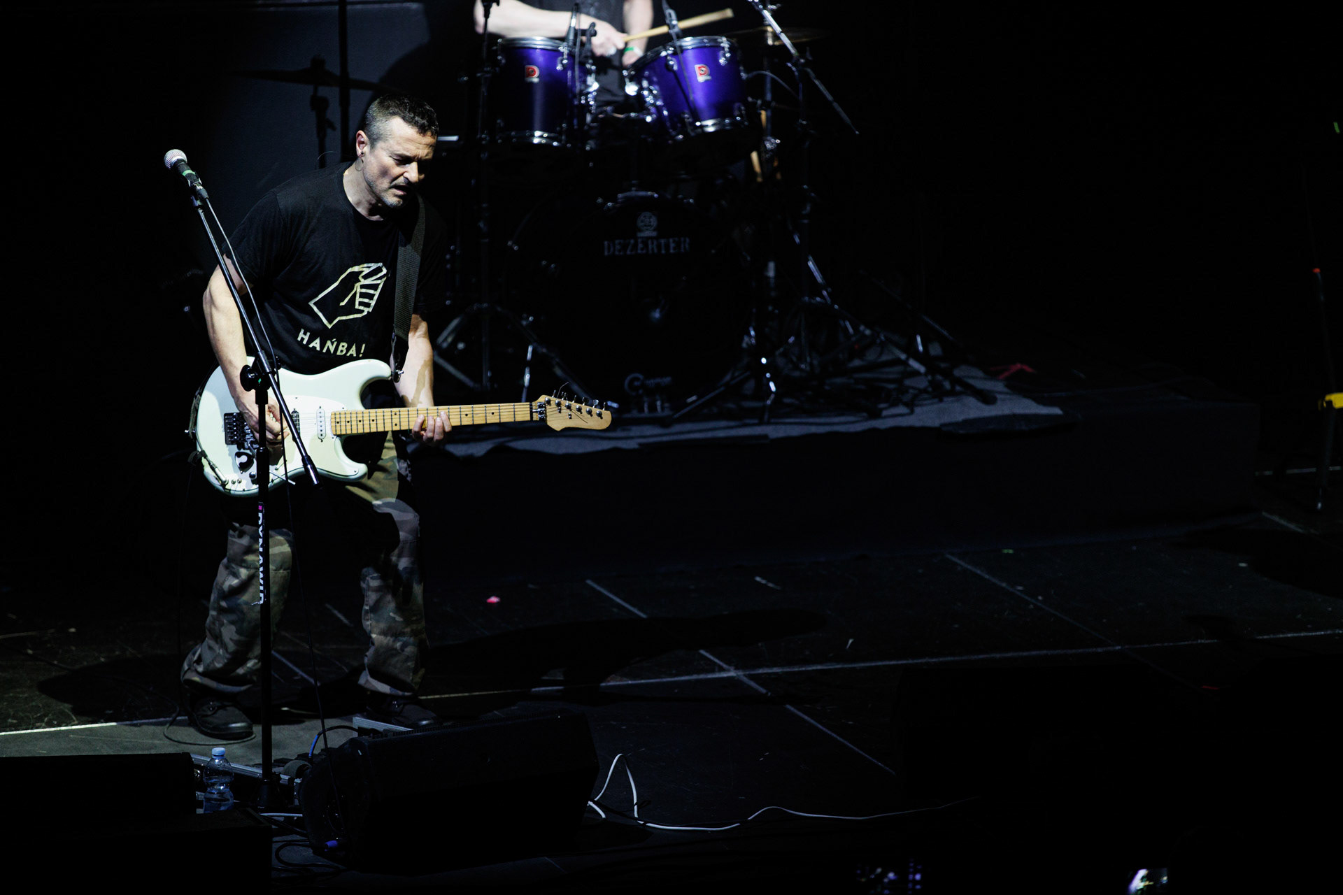 16.11.2021 Dezerter - 40 lecie,koncert Warszawa Palladium. N/z Robert Robal Matera gitara, Dezerter, SS20, Punk, Punkrock, hardcore, rock.fot. Andrzej Wasilkiewicz/REPORTER