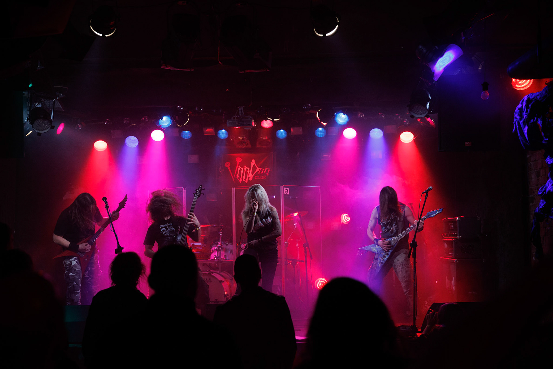 War-Saw - thrashmetal.Koncert Czwarta Fala MMXXII klub VooDoo Warszawa.n/z Marek Agnostic Molenda - gitara,n/z Tomek Zyclon Weglewski - bas,n/z Pawel Abaddon Rekowski - gitara,n/z Sylwia Papierska - wokal,n/z Pawel Pawulon Jaroszewicz - drums,Fot. Andrzej Wasilkiewicz/kaziq.com