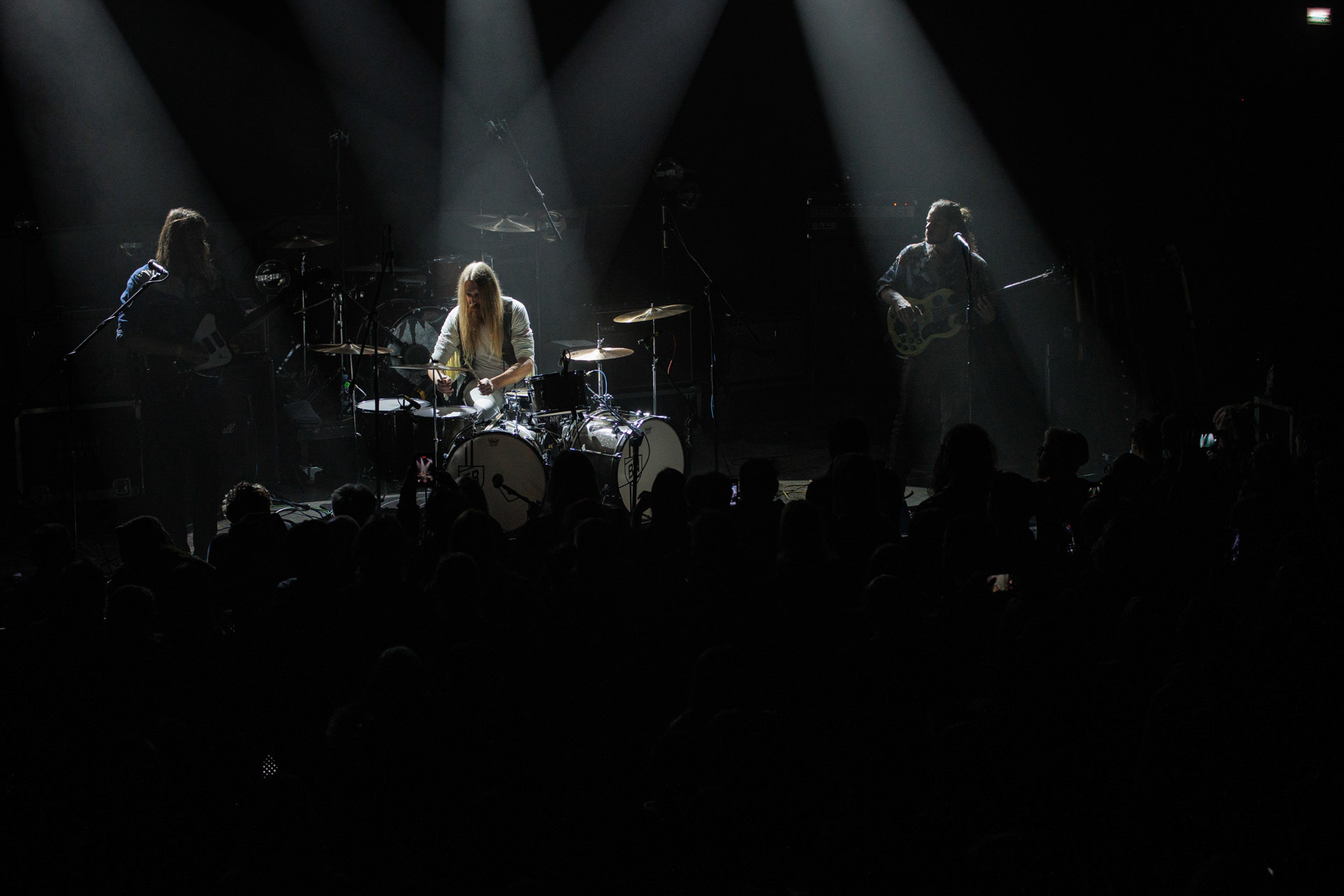 22.01.2022 - Taraban - support Me And That Man, warszawska Progresja.n/z Daniel Suder - wokal, gitara basowa,n/z Maciek Trojanowski - gitara,n/z Kris Gonda - perkusja,Taraban to krakowskie power-trio, bluesa, prog-rocka oraz proto-metal.fot. Andrzej kaziq Wasilkiewicz/Reporter