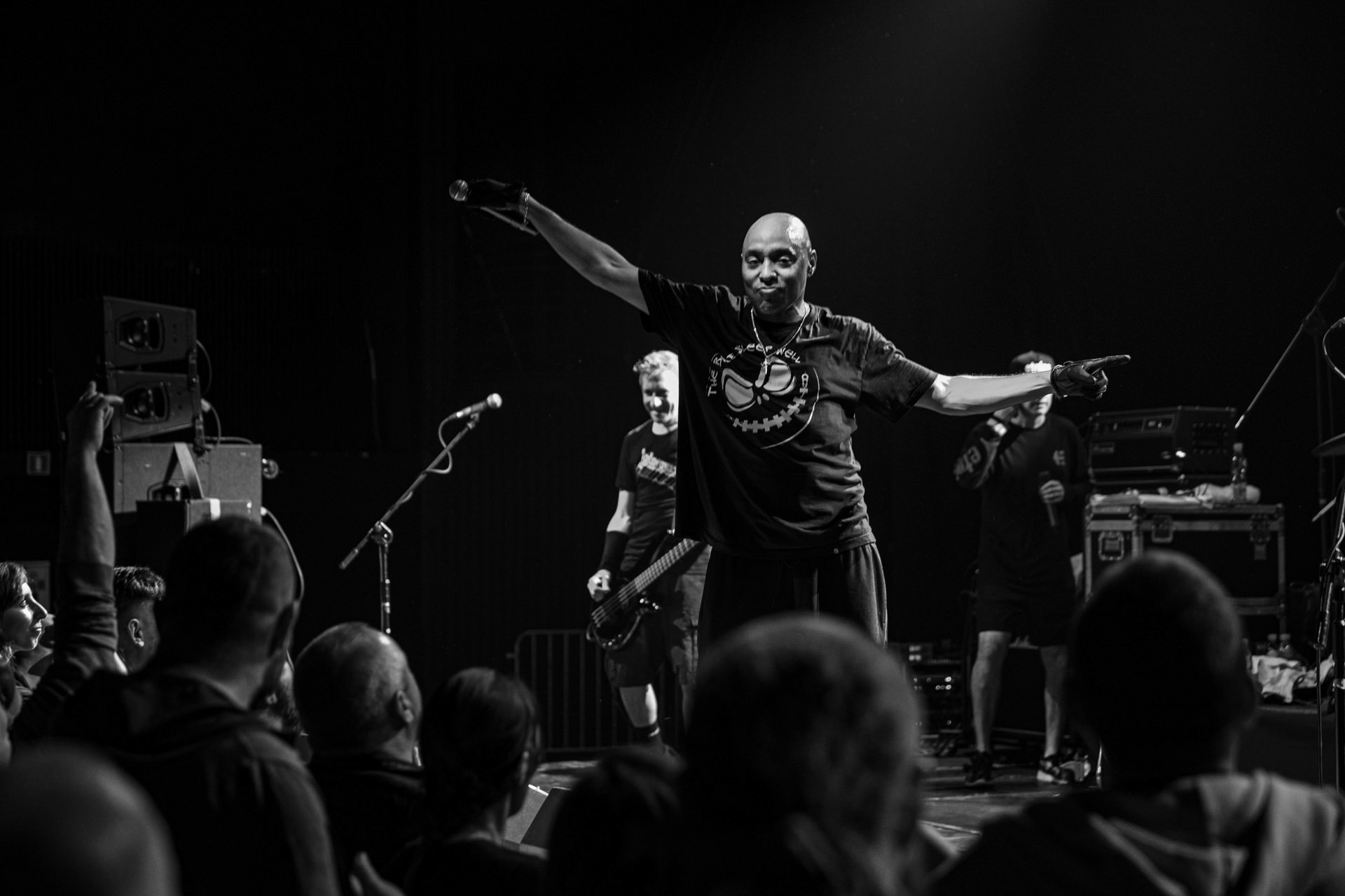 30.11.2021 koncert Dog Eat Dog - USA - hardcore, punkrock, rap, metal, hip hop, reggae, soul, funk,n/z Dave Neabore (bass), n/z John Connor (vocals), n/z Brandon Finley (drums), n/z Roger Hammerli (guitar),n/z Bozez (sax &amp; beer),koncert Warszawa, Progresja 25 lat albumu Play Games -  Dog Eat Dog.fot. Andrzej Wasilkiewicz/Reporter