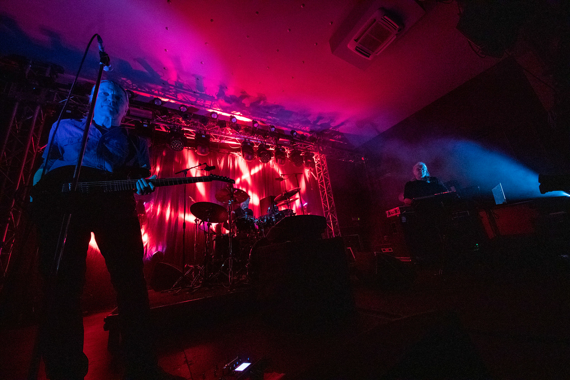 2.04.2019 THE YOUNG GODS (Szwajcaria) industrial, alternatywny rock, noise, ambient
Franz Treichler / Franz Muse, vocals, sampler, computer, guitars.
Cesare Pizzi sampler, computer.
Bernard Trontin drums, electronics.
Klub Kwadrat,
Knock Out Productions.