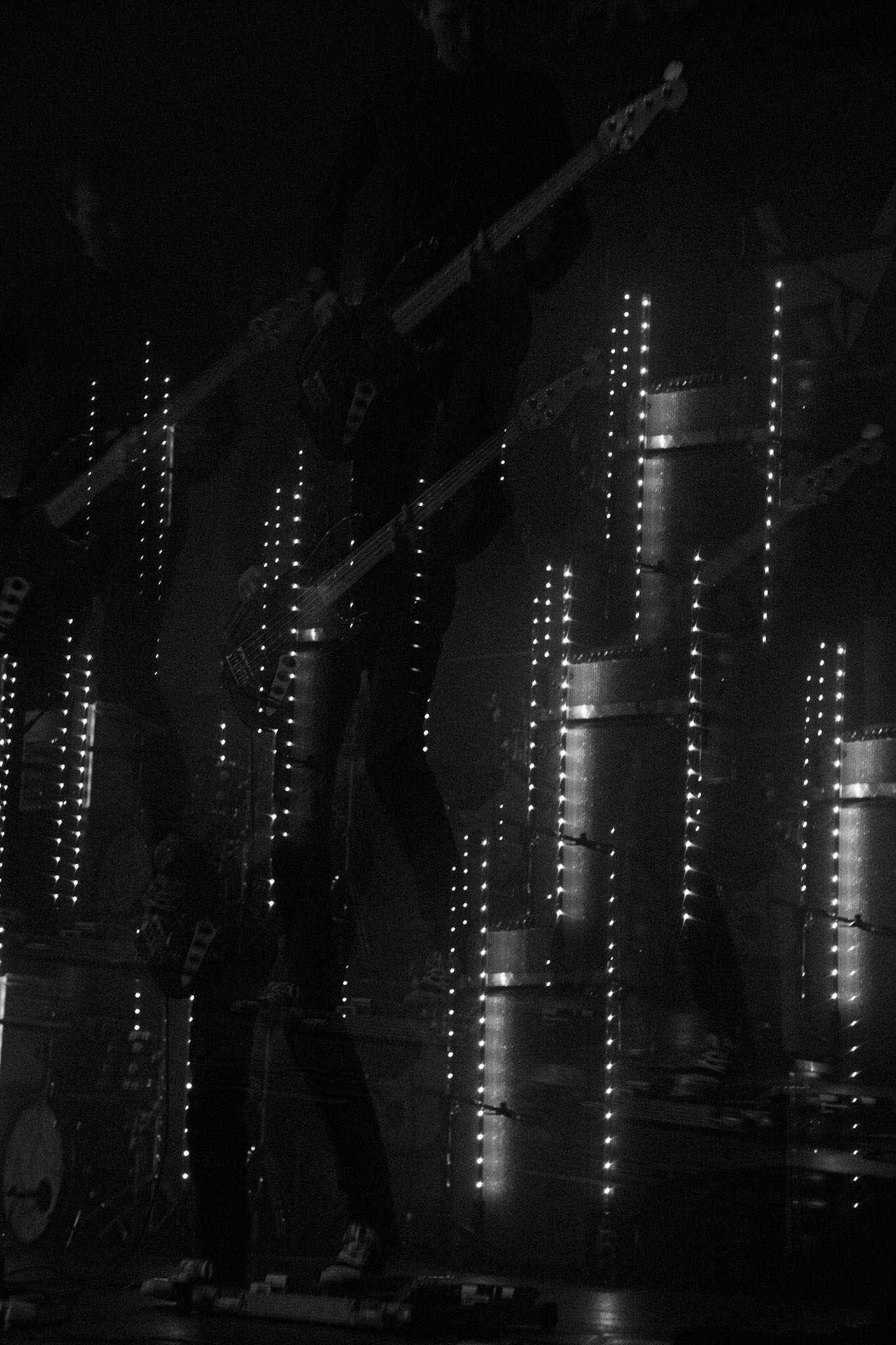 27.11.2021 TIDES FROM NEBULA koncert, Warszawa klub Progresja,Knock Out Productions, Mystic Production,Post-rock, muzyka alternatywna, progresywny rock.n/z Maciej Karbowski – gitara, instrumenty klawiszowen/z Przemek Weglowski – gitara basowan/z Tomasz Stolowski – perkusjaFot. Andrzej Wasilkiewicz/Reporter