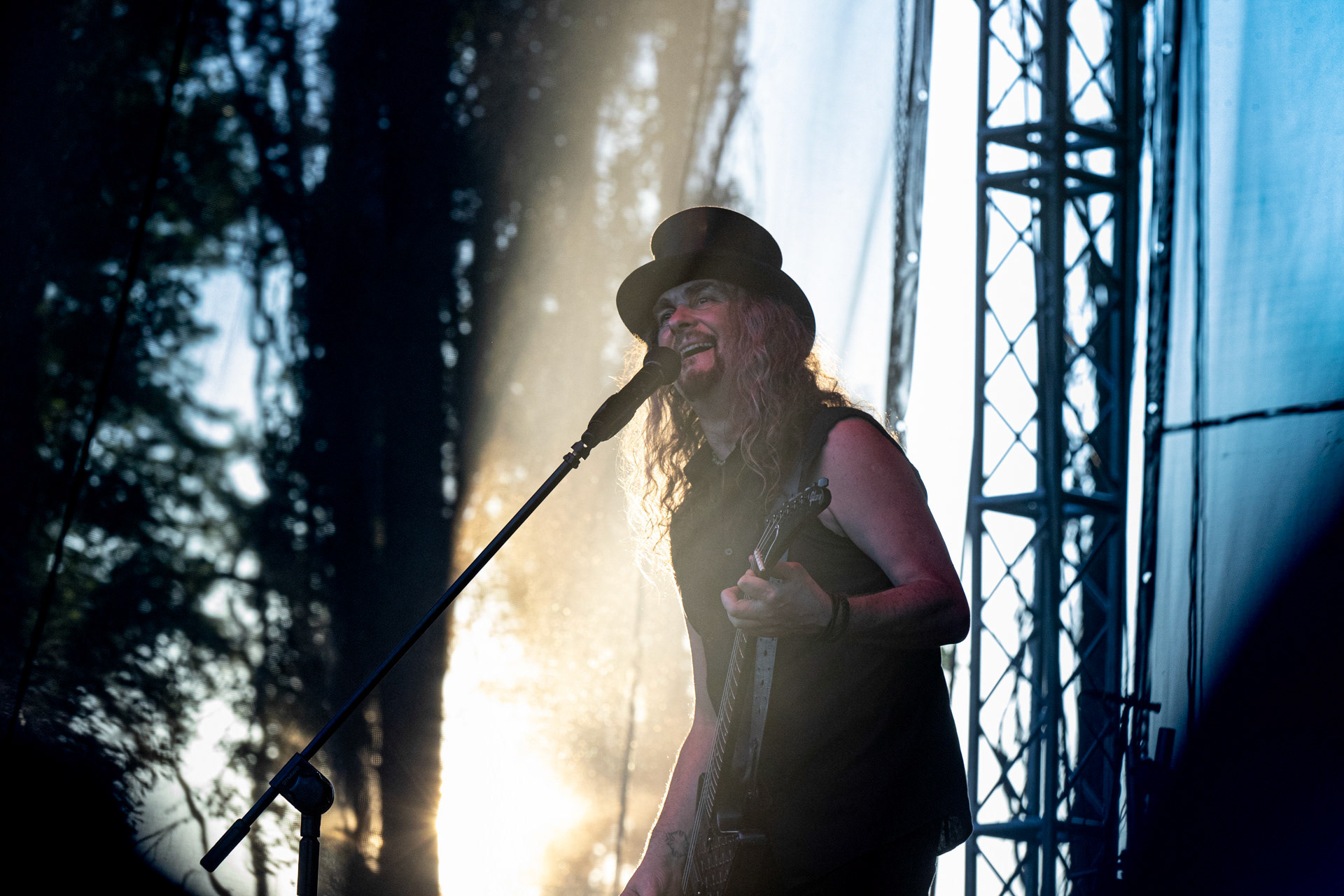 Hunter - postpandemoniczny koncert z okazji XXXV-lecia.Progresja - Gramy do Woli, Warszawa.Paweł „Drak” Grzegorczyk – wokal, gitara,Letnia Scena Progresji.fot. Andrzej Wasilkiewicz/Reporter