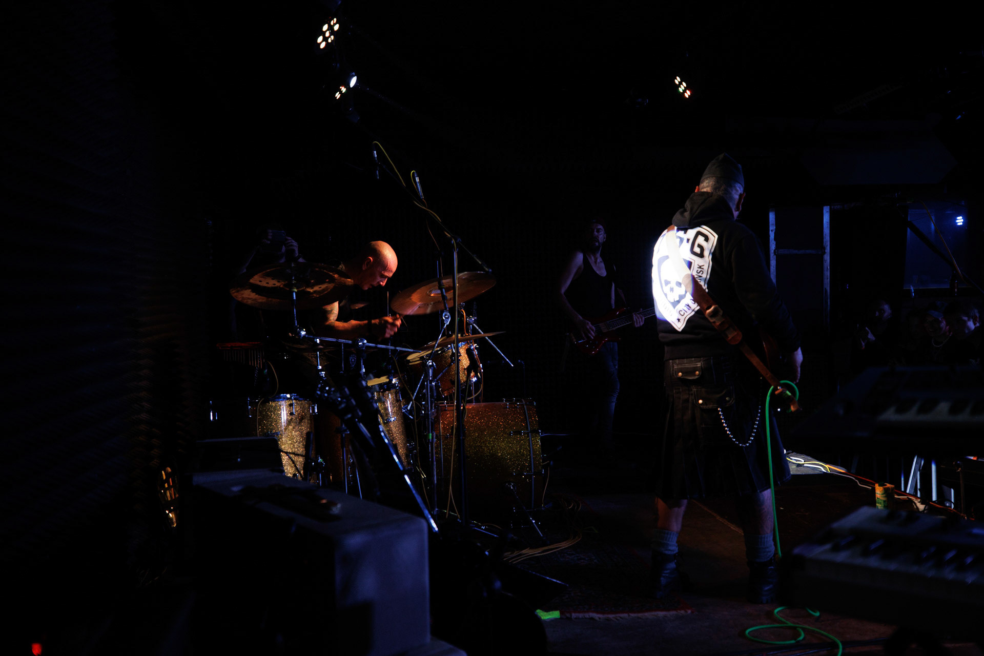 12.11.2021 Lipali - koncert Warszawa klub Remont.Najnowszy album „MOSTY, RZEKI, LUDZIE”.Tomasz Lipa Lipnicki - wokal, gitara,Roman Bereznicki - gitara, klawisze, wokal,Lukasz Gajowy Gajowniczek - bass,Lukasz Luk Jeleniewski - perkusja, Rock, rock progresywny, rock alternatywny, polski rock.fot. Andrzej kaziq Wasilkiewicz/Reporter