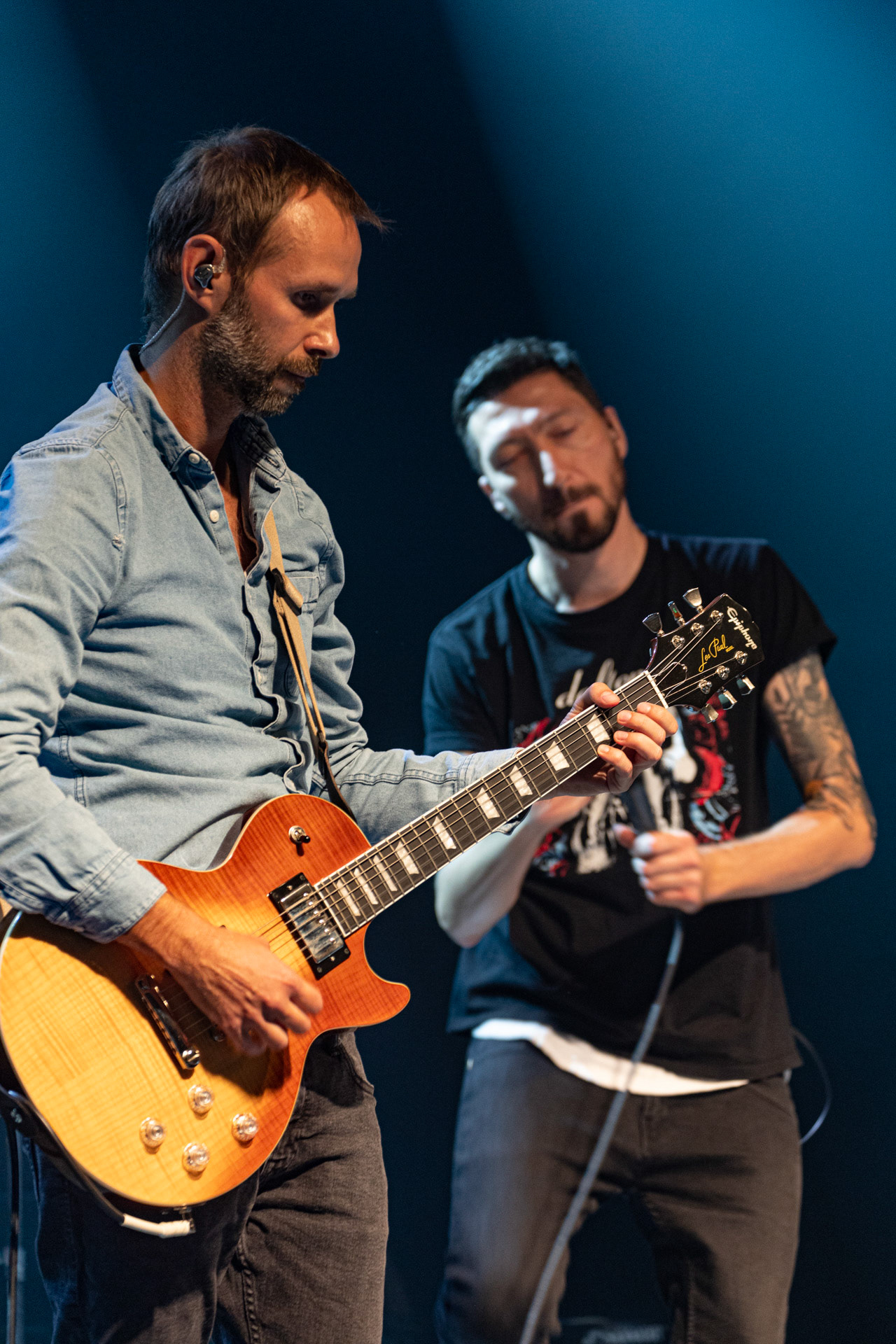 30.08.2022 Fundacja Bezpieczne Niebo wraz z klubem Progresja serdecznie zapraszają na specjalny koncert charytatywny dla Szymona Stankiewicza, który walczy z nowotworem.KonstelacjeKonstelacje to warszawski skład, który właśnie wchodzi na rynek ze swoją debiutancką płytą “Poza Horyzont”. Zespół miesza różne style, tworząc własną tożsamość, krążącą wokół klimatów Deftones i melancholii rocka z lat 90′. W sieci dostępne są już 4 single z nadchodzącego albumu. Organizacja Progresja i Fundacja Bezpieczne Niebo. fot. Andrzej Wasilkiewicz/kaziq.com