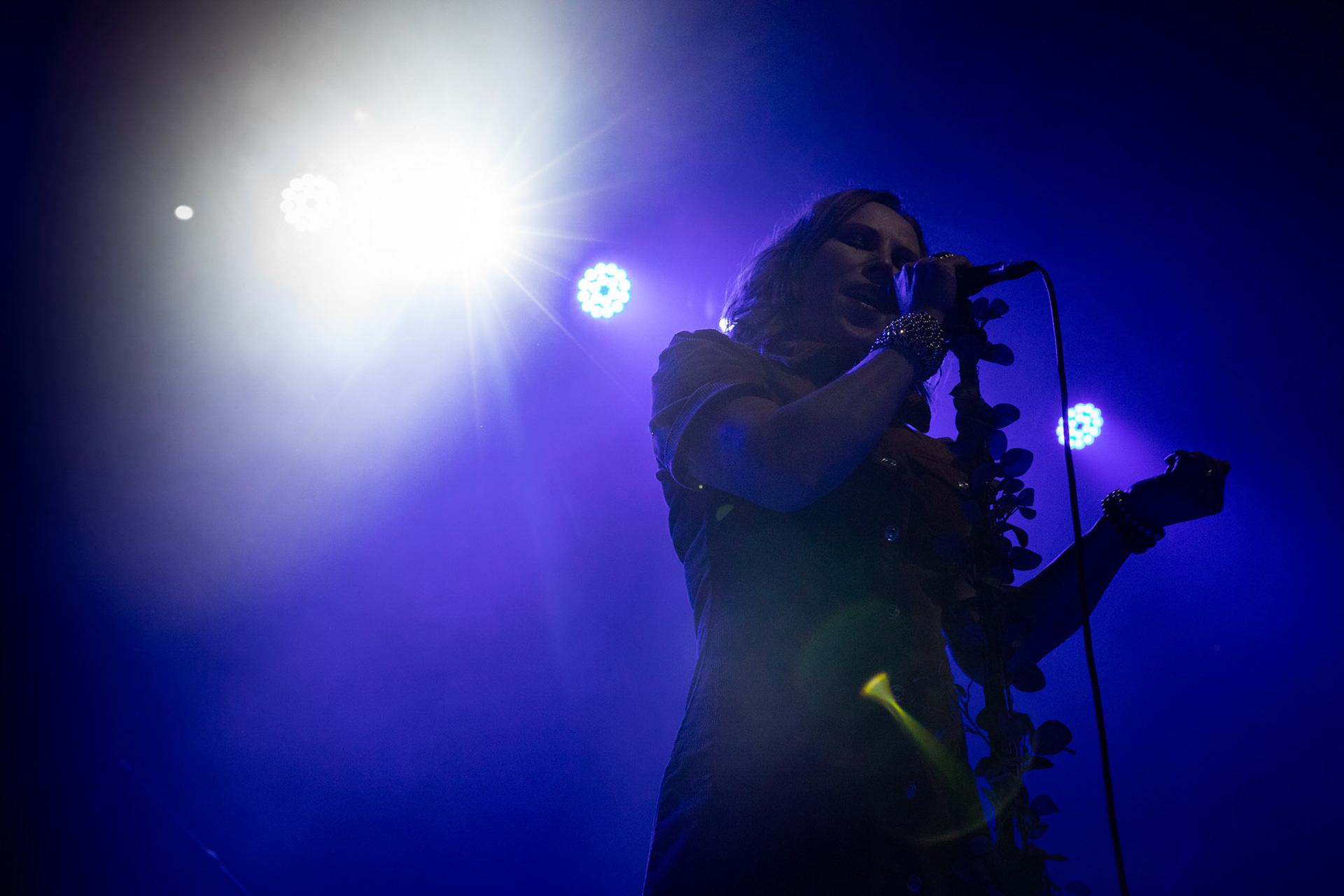 The Gathering: holenderska grupa rockowa, trasa The Gathering_30th Anniversary od doom-metalowego brzmienia z lat 90 po melodyjne i klimatyczne rejony rocka, trip-rock, post-rock, metalu, czy shoegaze. Koncert Warszawa Progresja, HQ44

The Gathering w składzie:
Silje Wergeland – wokal
Rene Rutten – gitara
Hans Rutten – perkusja
Frank Boeijen – klawisze
Hugo Prinsen Geerligs – bass
fot. Andrzej kaziq Wasilkiewicz/Reporter