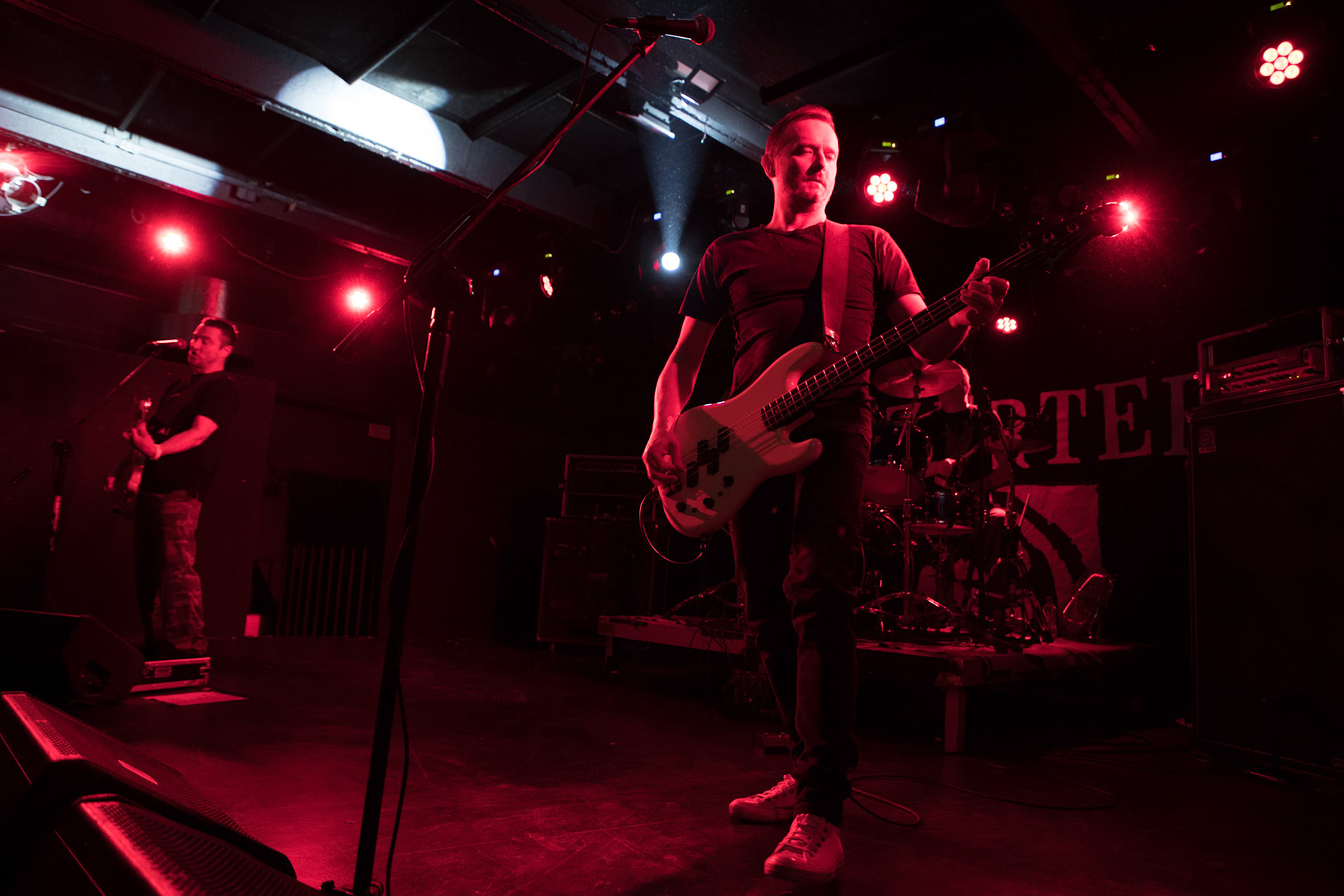 9.12.2017r Dezerter koncert Proxima, Robert Robal Matera gitara, wokal, Krzysztof Grabowski perkusja , Jacek Chrzanowski gitara basowa fot. Andrzej Wasilkiewicz/Reporter