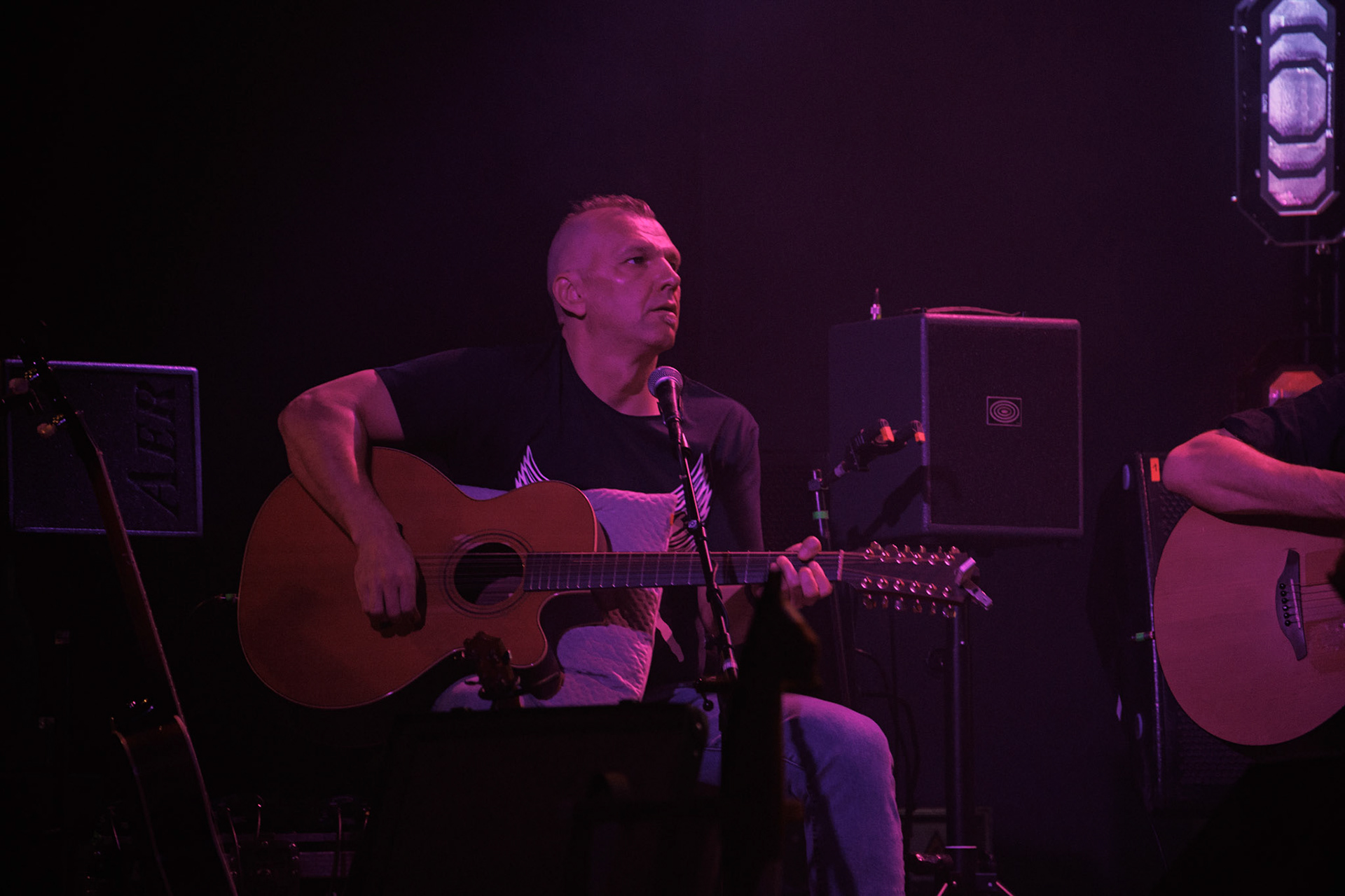 18.03.2022 KULT Akustik - koncert Warszawa klub Stodola,  n/z Kazimierz Staszewski wokal,n/z Wojciech Jablonski gitara,n/z Piotr Morawiec gitara,n/z Ireneusz Werenski bas,n/z Tomasz Goehs perkusja,n/z Konrad Wantrych klawisze,n/z Janusz Zdunek trabka,n/z Mariusz Godzina saksofony,n/z Jaroslaw Wazny puzon,n/z Jan ”Janusz” Staszewski wokal,Rock, rock progresywny, rock alternatywny, punk, nowa fala, polski rock.fot. Andrzej kaziq Wasilkiewicz/Reporter