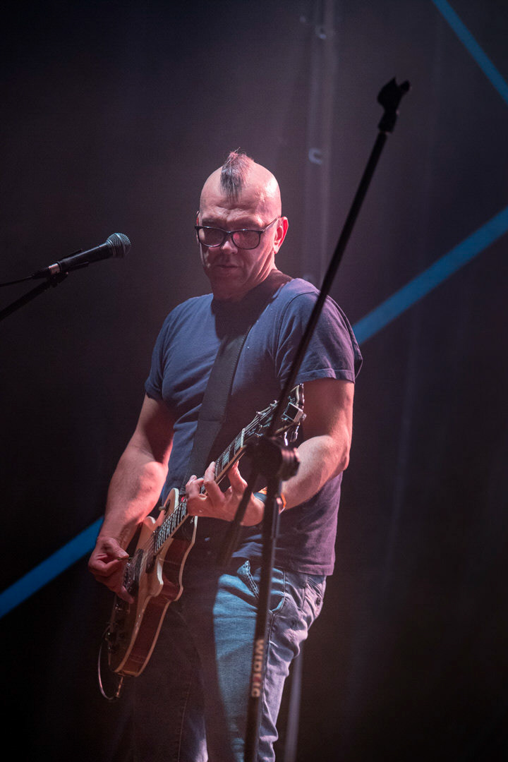 KULT - koncert w ramach Pomaranczowej Trasy 2020 - MUZYCZNA SYRENKA. 9 pazdziernika 2020, Warszawa, Stadion Syrenki. n/z. Wojciech Jabłonski gitara, rock progresywny, rock alternatywny, punk, nowa fala.fot. Andrzej kaziq Wasilkiewicz/Reporter