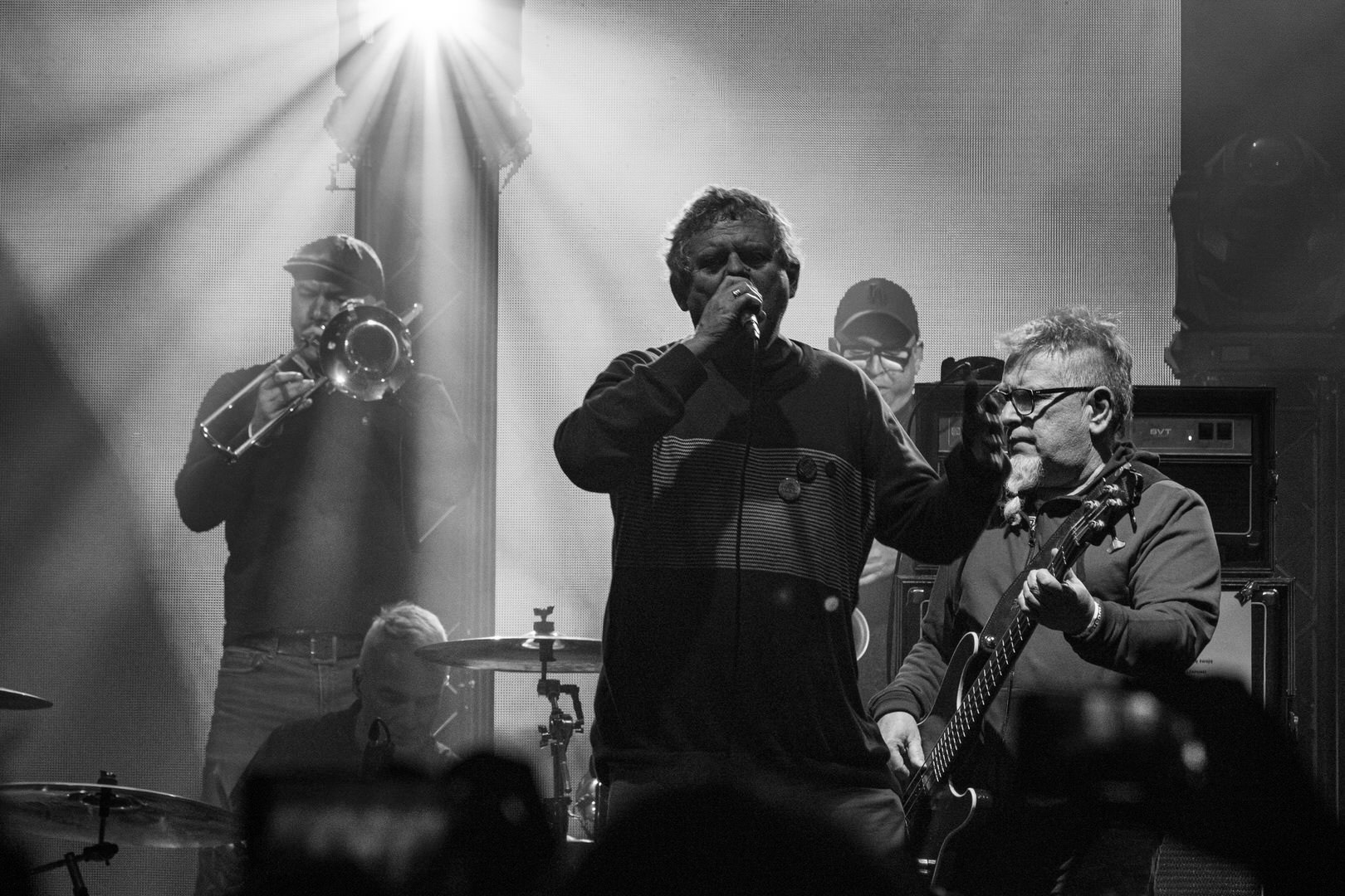 KULT - koncert w ramach Pomaranczowej Trasy 2020 - MUZYCZNA SYRENKA. 9 pazdziernika 2020, Warszawa, Stadion Syrenki. Kazik Staszewski wokal,Wojciech Jabłonski gitara,Piotr Morawiec gitara,Ireneusz Werenski bas,Tomasz Goehs perkusja,Konrad Wantrych klawisze,Janusz Zdunek trabka,Mariusz Godzina saksofony,Jarosław Ważny puzon,Jan ”Janusz” Staszewski wokal, Rock, rock progresywny, rock alternatywny, punk, nowa fala.fot. Andrzej kaziq Wasilkiewicz/Reporter