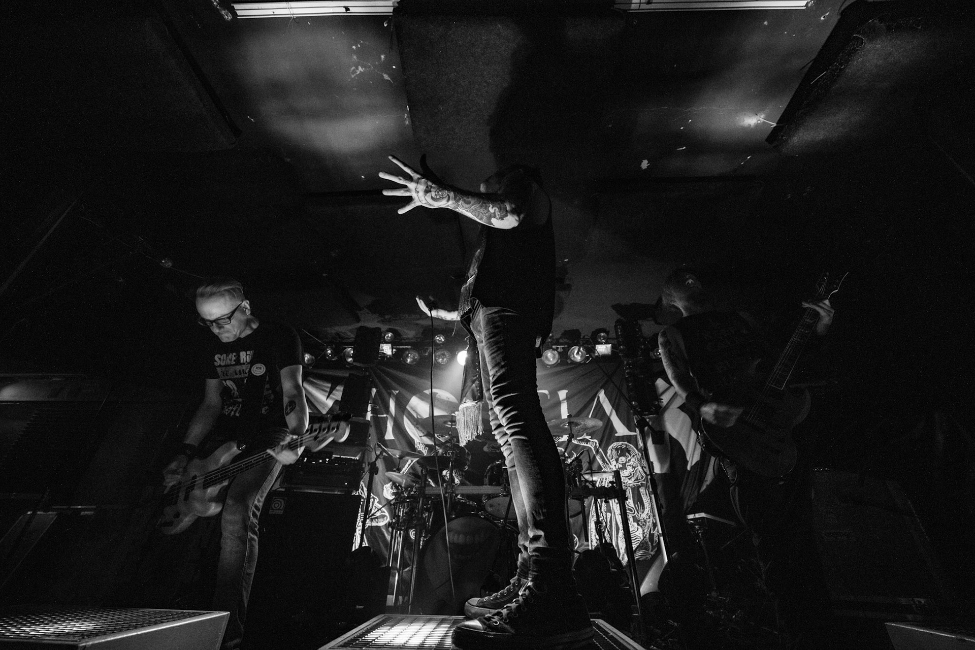 Hostia koncert w Warszawie, trasa Innowiercy Tour 2019
death, grind, groove,
vocals - St Sixtus
guitars - St Anacletus
drums - St Evaristus
bass - St Xyxtus
Knock Out Productions
fot. Andrzej Wasilkiewicz/REPORTER