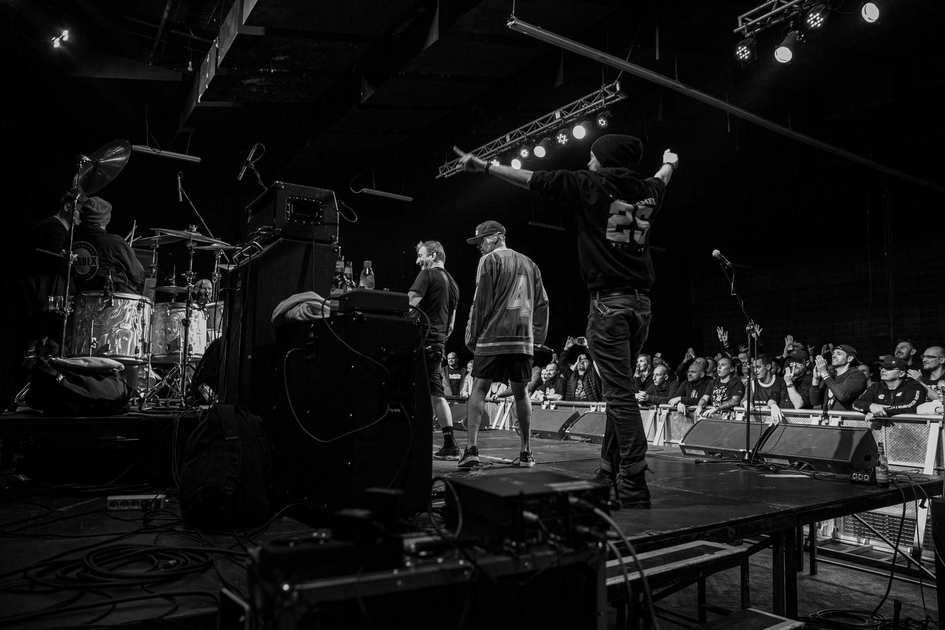 30.11.2021 koncert Dog Eat Dog - USA - hardcore, punkrock, rap, metal, hip hop, reggae, soul, funk,n/z Dave Neabore (bass), n/z John Connor (vocals), n/z Brandon Finley (drums), n/z Roger Hammerli (guitar),n/z Bozez (sax &amp; beer),koncert Warszawa, Progresja 25 lat albumu Play Games -  Dog Eat Dog.fot. Andrzej Wasilkiewicz/Reporter