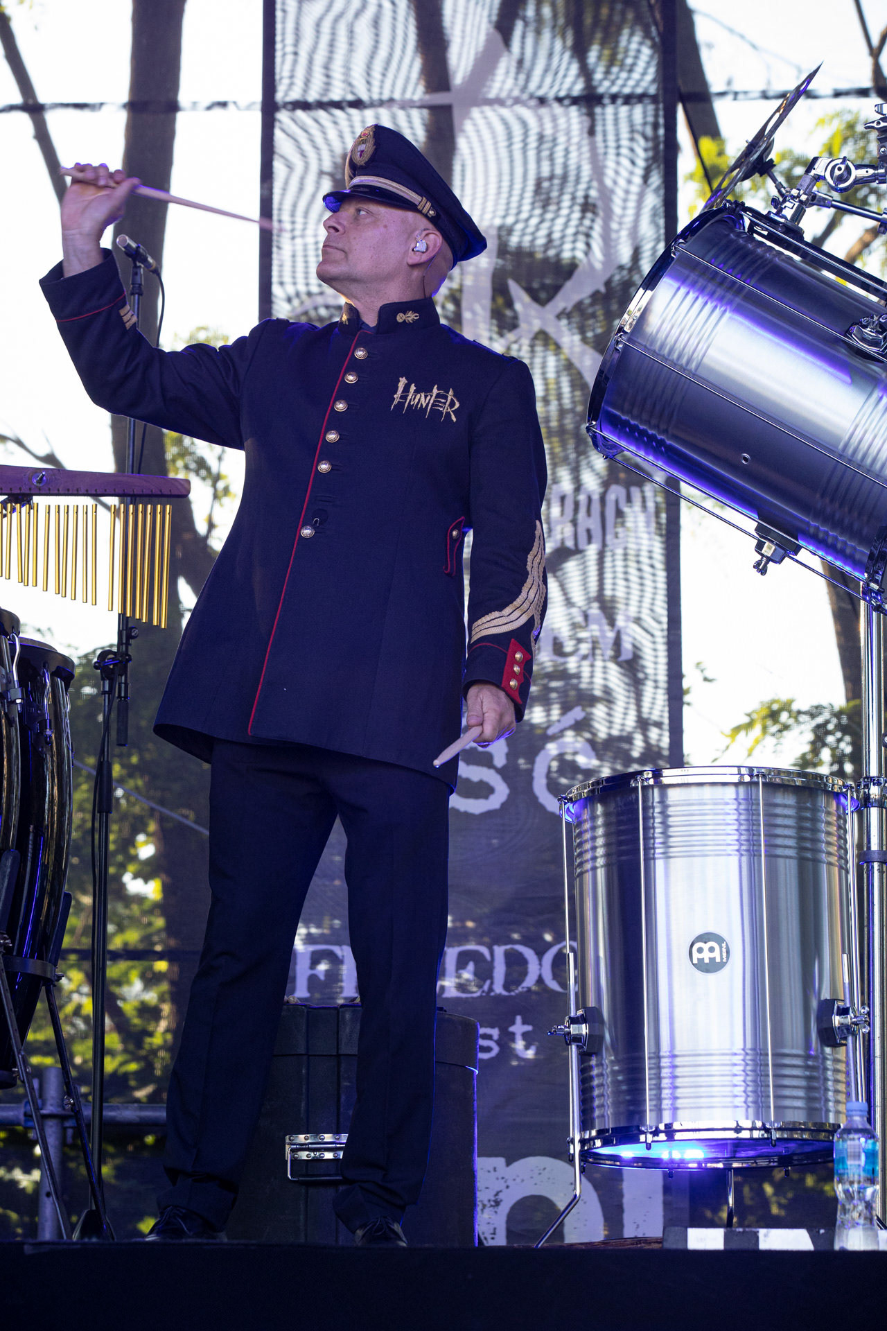 Hunter - postpandemoniczny koncert z okazji XXXV-lecia.Progresja - Gramy do Woli, Warszawa.Arkadiusz „Letki” Letkiewicz – instrumenty perkusyjne.Letnia Scena Progresji.fot. Andrzej Wasilkiewicz/Reporter