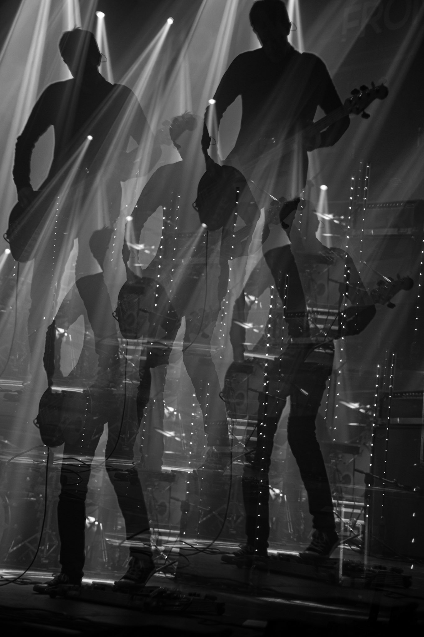 27.11.2021 TIDES FROM NEBULA koncert, Warszawa klub Progresja,Knock Out Productions, Mystic Production,Post-rock, muzyka alternatywna, progresywny rock.n/z Maciej Karbowski – gitara, instrumenty klawiszowen/z Przemek Weglowski – gitara basowan/z Tomasz Stolowski – perkusjaFot. Andrzej Wasilkiewicz/Reporter