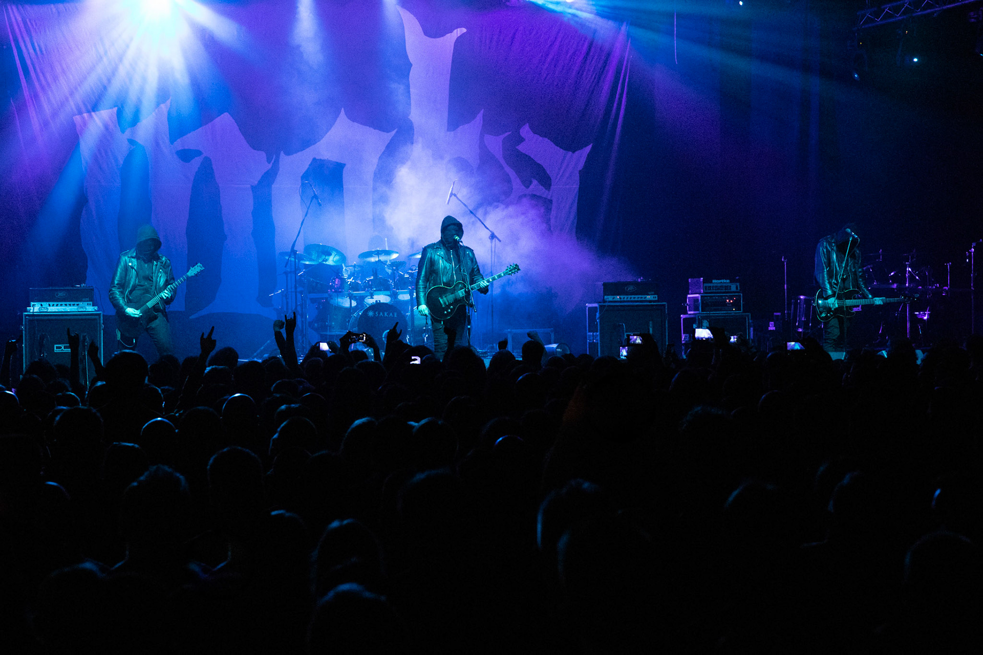 Mgła – polska grupa black metalowa powstała w Krakowie, pod przewodnictwem wokalisty i gitarzysty Mikołaja „M.” Żentary, warszawski koncert w Progresji odbył się w ramach europejskiej trasy koncertowej Mgły, organizowany przez Left Hand Sounds, metal, blackmetal,  Andrzej Wasilkiewicz/Reporter