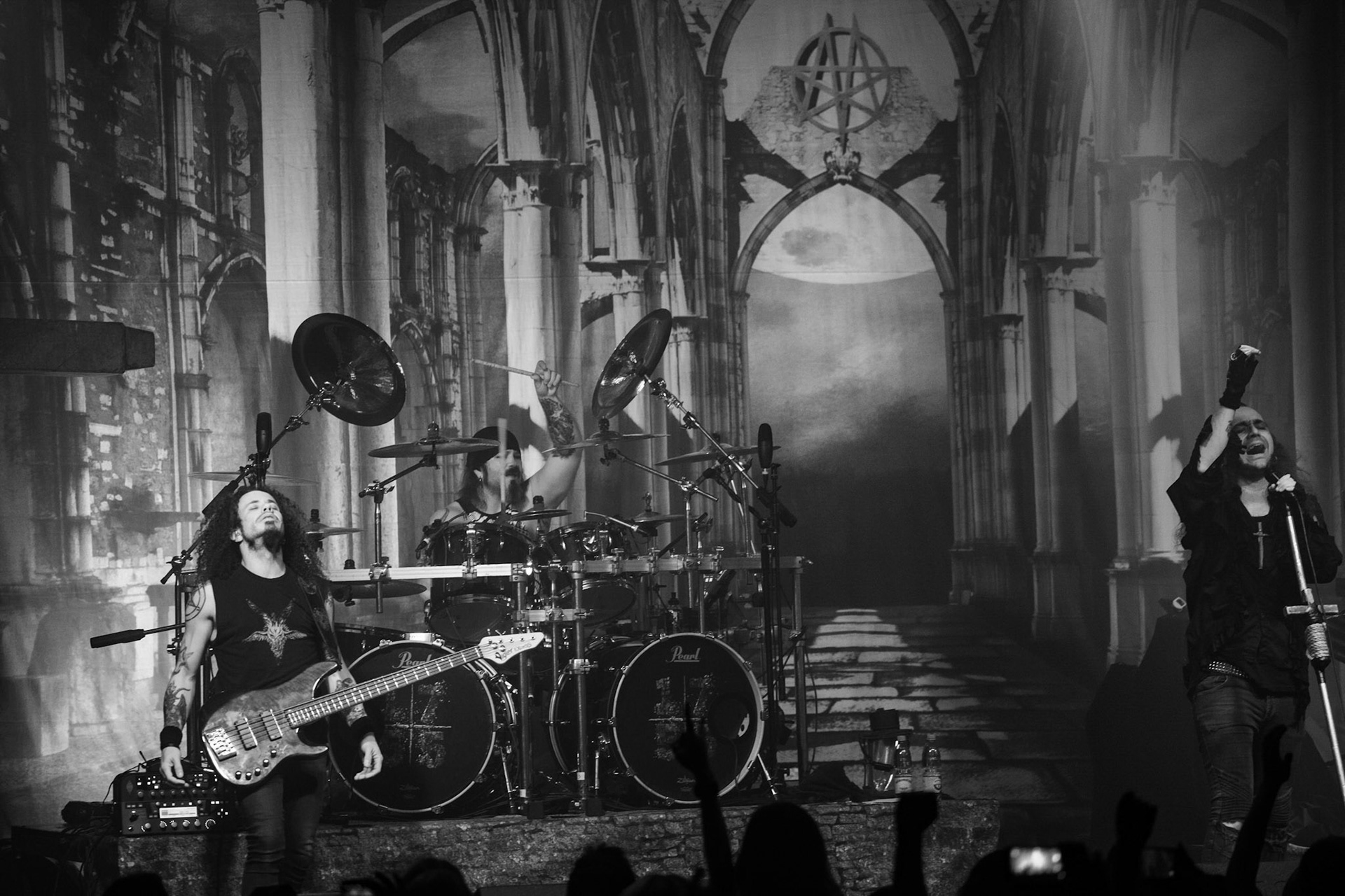 25.11.2019 Warszawa Klub Progresja Europejska Trasa Moonspell z Rotting Christ 2019
koncert Moonspell
N/z Fernando Langsuyar Ribeiro wokal  
N/z Ricardo Amorim gitara  
N/z Pedro Passionis Paixăo instrumenty klawiszowe  
N/z Miguel Mike Gaspar perkusja  
N/z Aires Pereira gitara basowa 
fot. Andrzej Wasilkiewicz/REPORTER