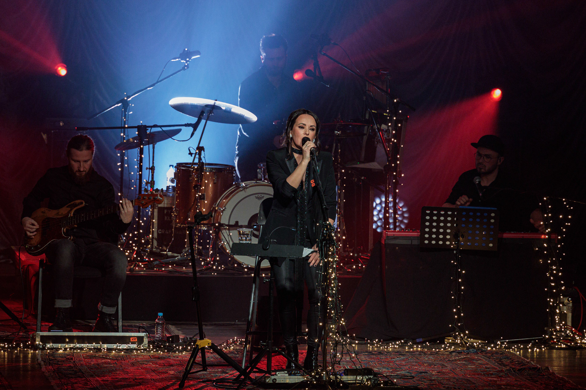 5.12.2021 Kasia Kowalska akustycznie w Klubie Stodola.n/z Kasia Kowalska - wokal,n/z Jerzy Runowski - gitara,n/z Pawel Grudniak - bass,n/z Marcin Karel - gitara,n/z Barek Pawlus - perkusja,Rock, rock progresywny, rock alternatywny, polski rock, pop-rock.fot. Andrzej Wasilkiewicz/Reporter