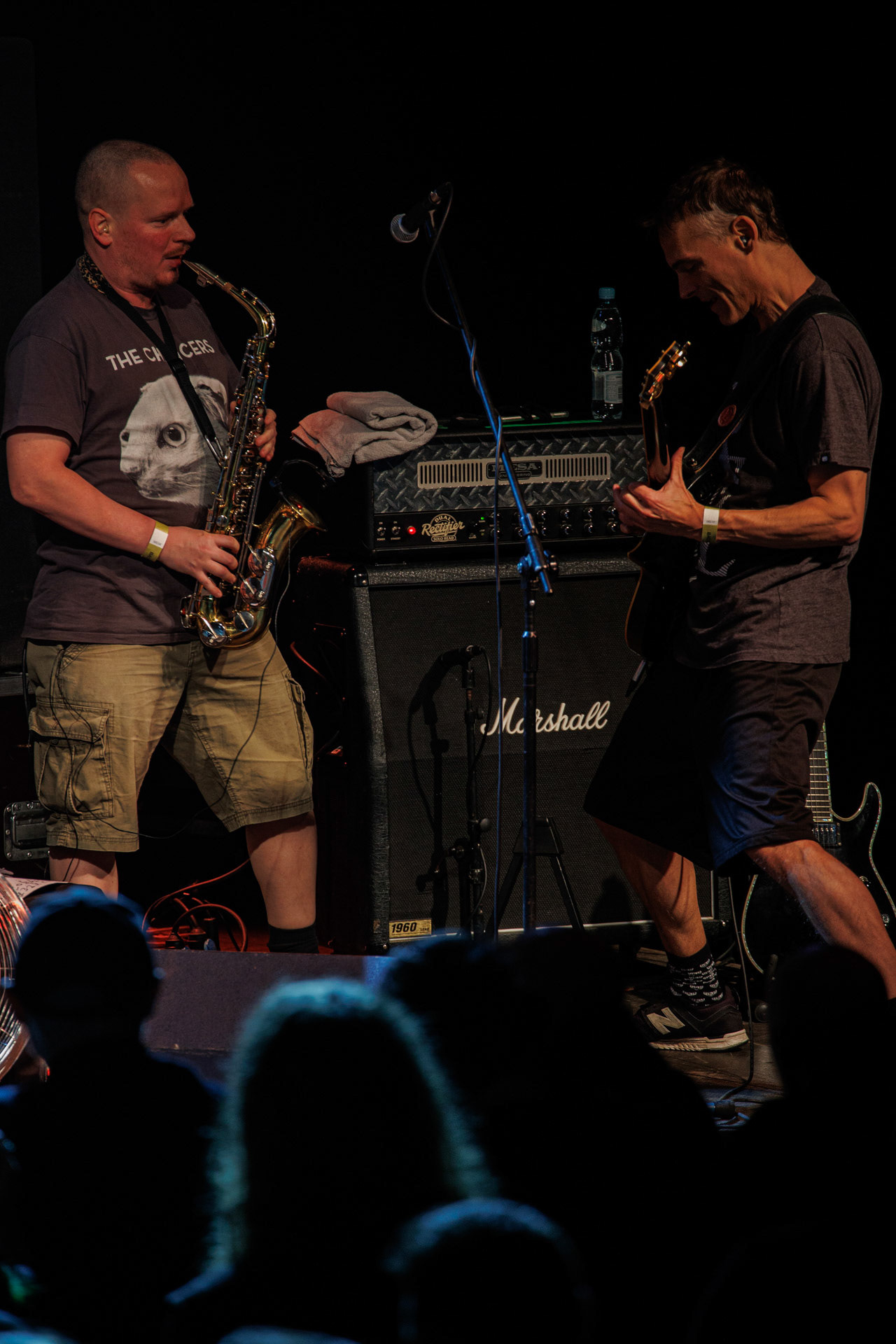 30.11.2021 koncert Dog Eat Dog - USA - hardcore, punkrock, rap, metal, hip hop, reggae, soul, funk,n/z Dave Neabore (bass), n/z John Connor (vocals), n/z Brandon Finley (drums), n/z Roger Hammerli (guitar),n/z Bozez (sax &amp; beer),koncert Warszawa, Progresja 25 lat albumu Play Games -  Dog Eat Dog.fot. Andrzej Wasilkiewicz/Reporter