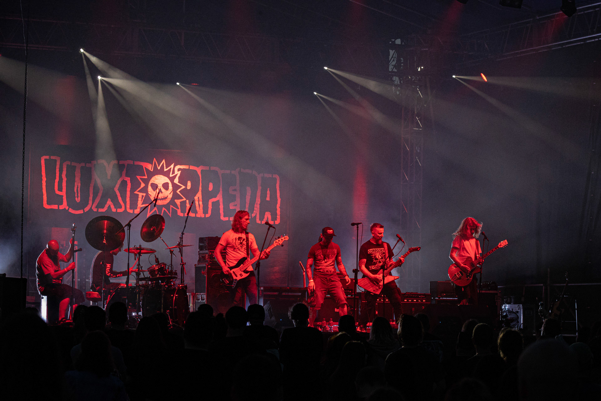 Koncert Luxtorpeda 10 urodziny. Warszawa Progresja.Gramy do Woli.n/z.Robert „Litza” Friedrich – gitara, wokal,n/z.Przemysław „Hans” Frencel – wokal, rapn/z.Robert „Drężmak” Drężek – gitaran/z.Krzysztof „Kmieta” Kmiecik – gitara basowan/z.Tomasz „Krzyżyk” Krzyżaniak – perkusjaFot. Andrzej kaziq Wasilkiewicz/Reporter