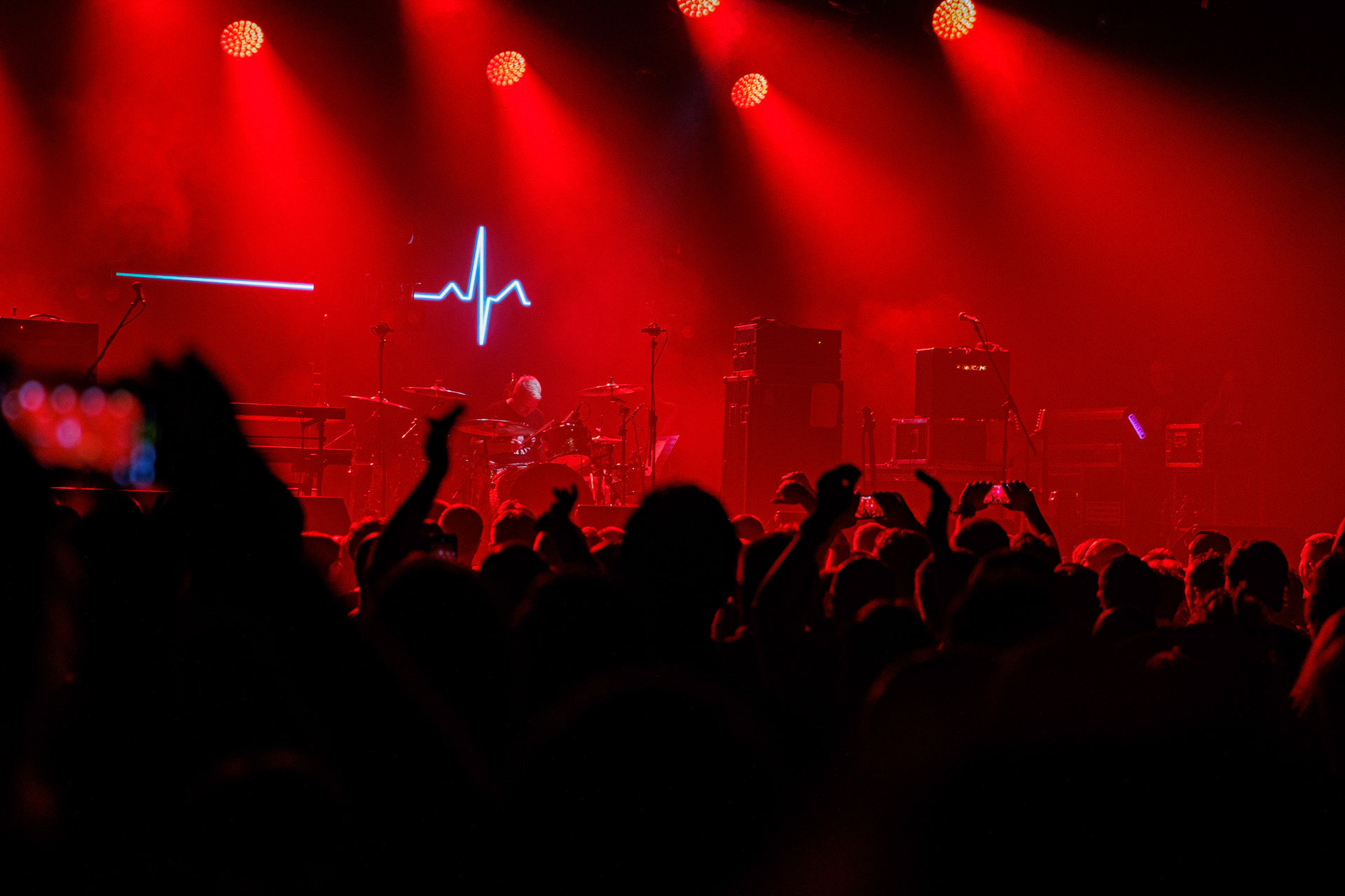 15.01.2022 KULT - koncert Pomaranczowa Trasa 2021/2022 - Warszawa Stodoła, Kult konczy w doskonalej formie przeniesiony z jesieni ostatni koncert Pomaranczowej Trasy 2021, publicznosc nie zawiodla, pelna sala.   n/z Tomasz Goehs perkusja,Rock, rock progresywny, rock alternatywny, punk, nowa fala, polski rock.fot. Andrzej kaziq Wasilkiewicz/Reporter