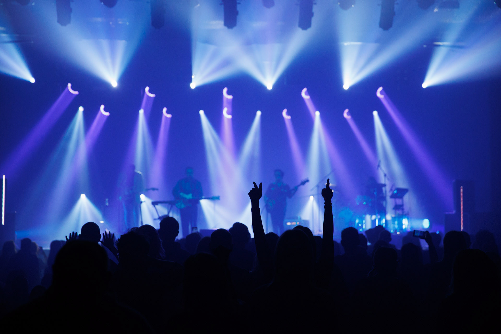 18.12.2021 Karas Rogucki - koncert klub Stodoła - Warszawan/z Piotr Rogucki - wokal gitara,n/z Kuba Karas - wokal bass,n/z Wiktoria Jakubowska - perkusja,n/z Kamil Holden Kryszak - gitara,Alternatywny pop, Kayax, Ostatni bastion romantyzmu, fot. Andrzej Wasilkiewicz/Reporter