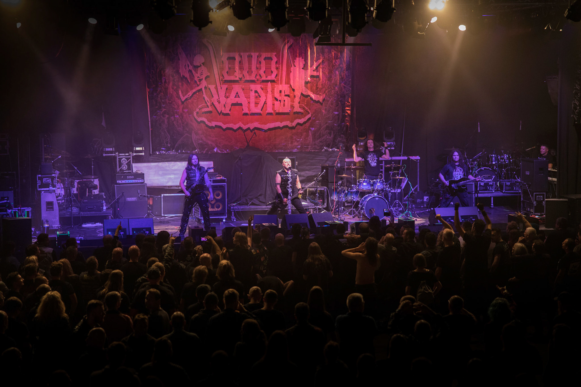 Legendy Metalu QUO VADIS - Thrash Metal - koncert Legendy Metalu w warszawskiej Progresji,
Tomasz "Skaya" Skuza - bass/vocal
Ian "Źdźbło" Bemolator- guitar
Mateusz "Matek" Lazar - guitar
Szymon "Sajmon" Synówka - drums
fot. Andrzej kaziq Wasilkiewicz