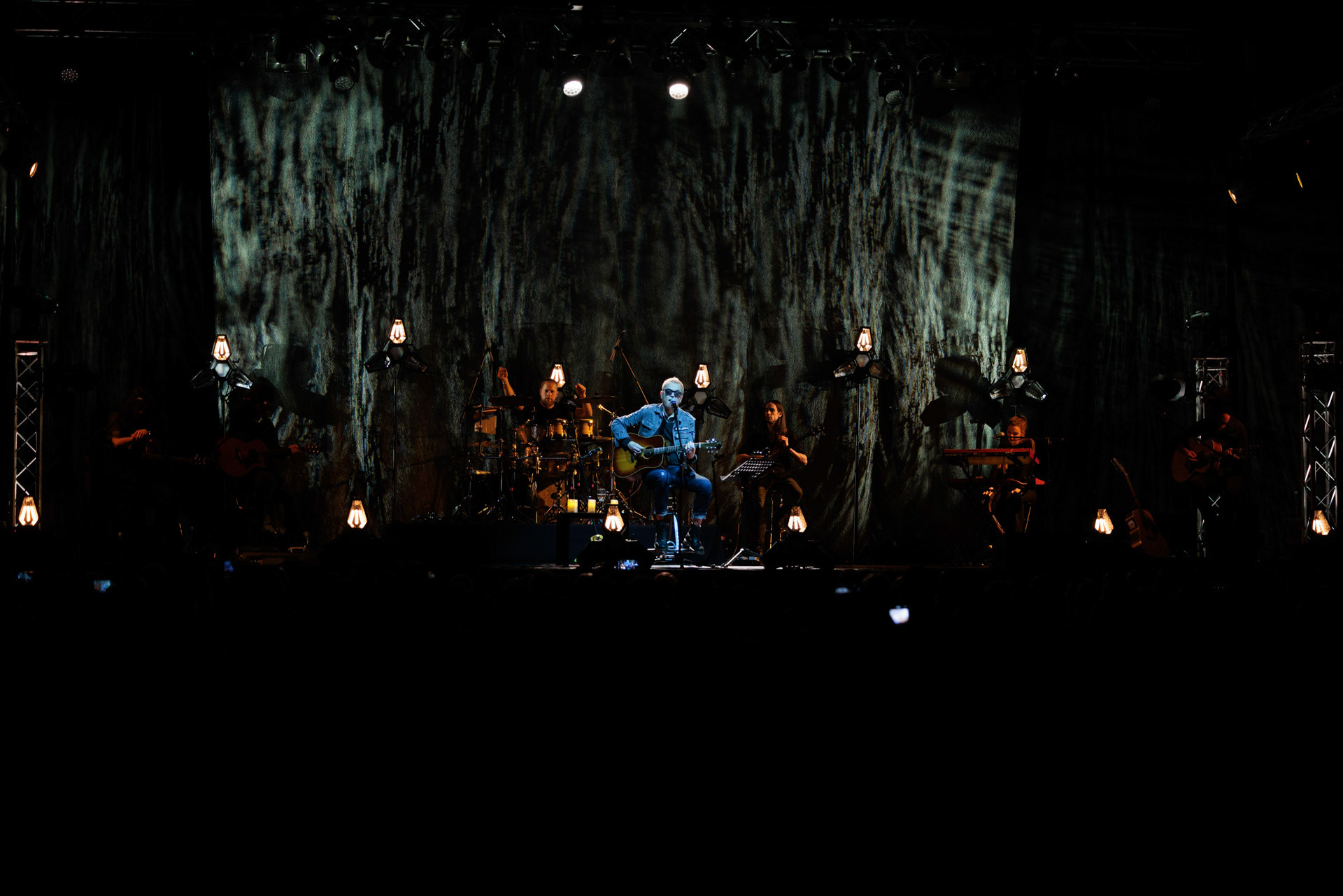 20.02.2022 Wilki 30lat akustycznie - Mija okragle 30 lat od czasu wydania debiutanckiej plyty “Wilki”.Koncert w warszawskiej Progresji. n/z Robert Gawlinskifot. Andrzej Wasilkiewicz/Reporter