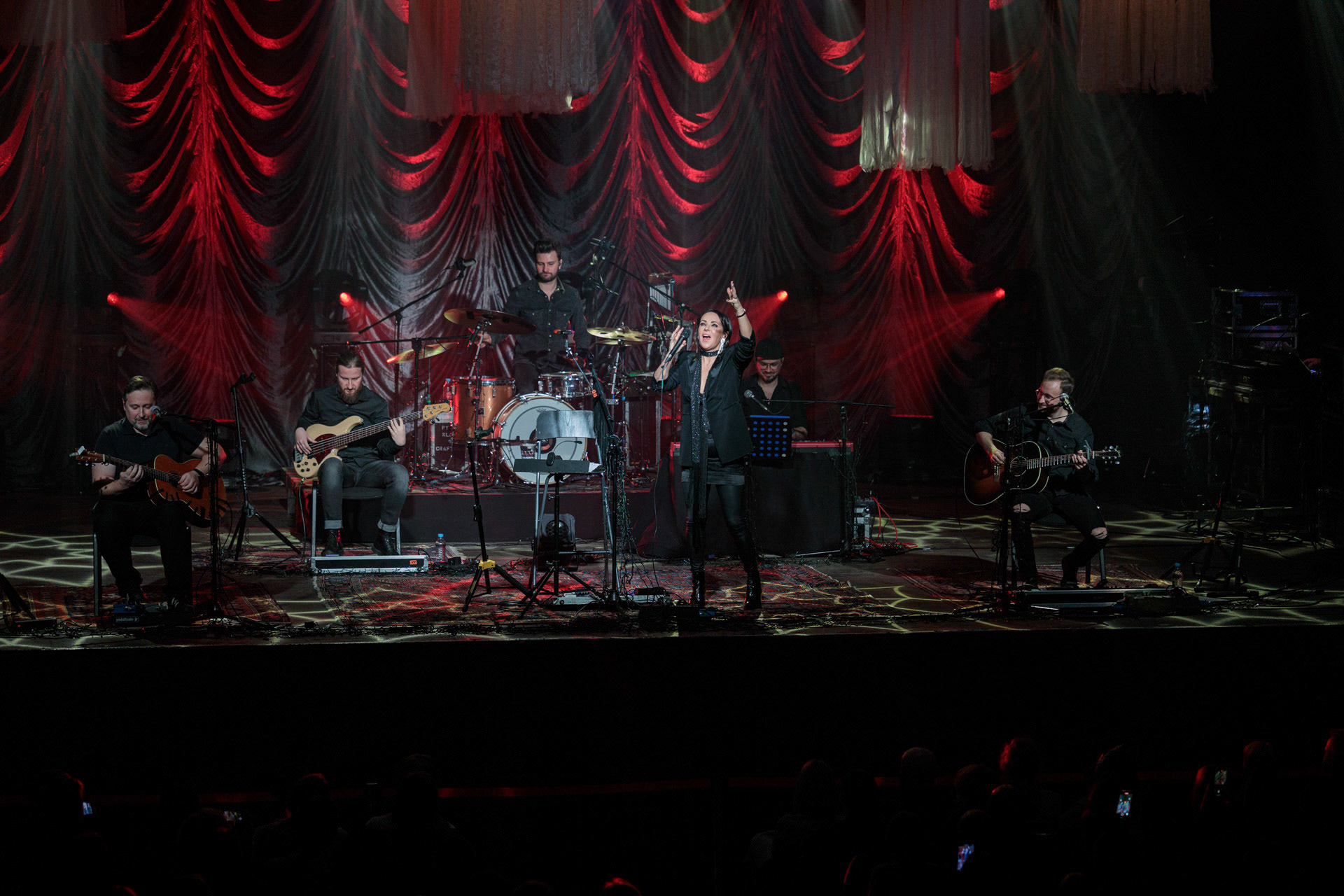 5.12.2021 Kasia Kowalska akustycznie w Klubie Stodola.n/z Kasia Kowalska - wokal,n/z Jerzy Runowski - gitara,n/z Pawel Grudniak - bass,n/z Marcin Karel - gitara,n/z Barek Pawlus - perkusja,Rock, rock progresywny, rock alternatywny, polski rock, pop-rock.fot. Andrzej Wasilkiewicz/Reporter