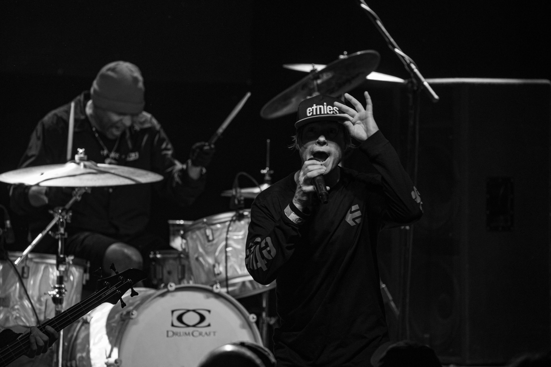 30.11.2021 koncert Dog Eat Dog - USA - hardcore, punkrock, rap, metal, hip hop, reggae, soul, funk,n/z Dave Neabore (bass), n/z John Connor (vocals), n/z Brandon Finley (drums), n/z Roger Hammerli (guitar),n/z Bozez (sax &amp; beer),koncert Warszawa, Progresja 25 lat albumu Play Games -  Dog Eat Dog.fot. Andrzej Wasilkiewicz/Reporter