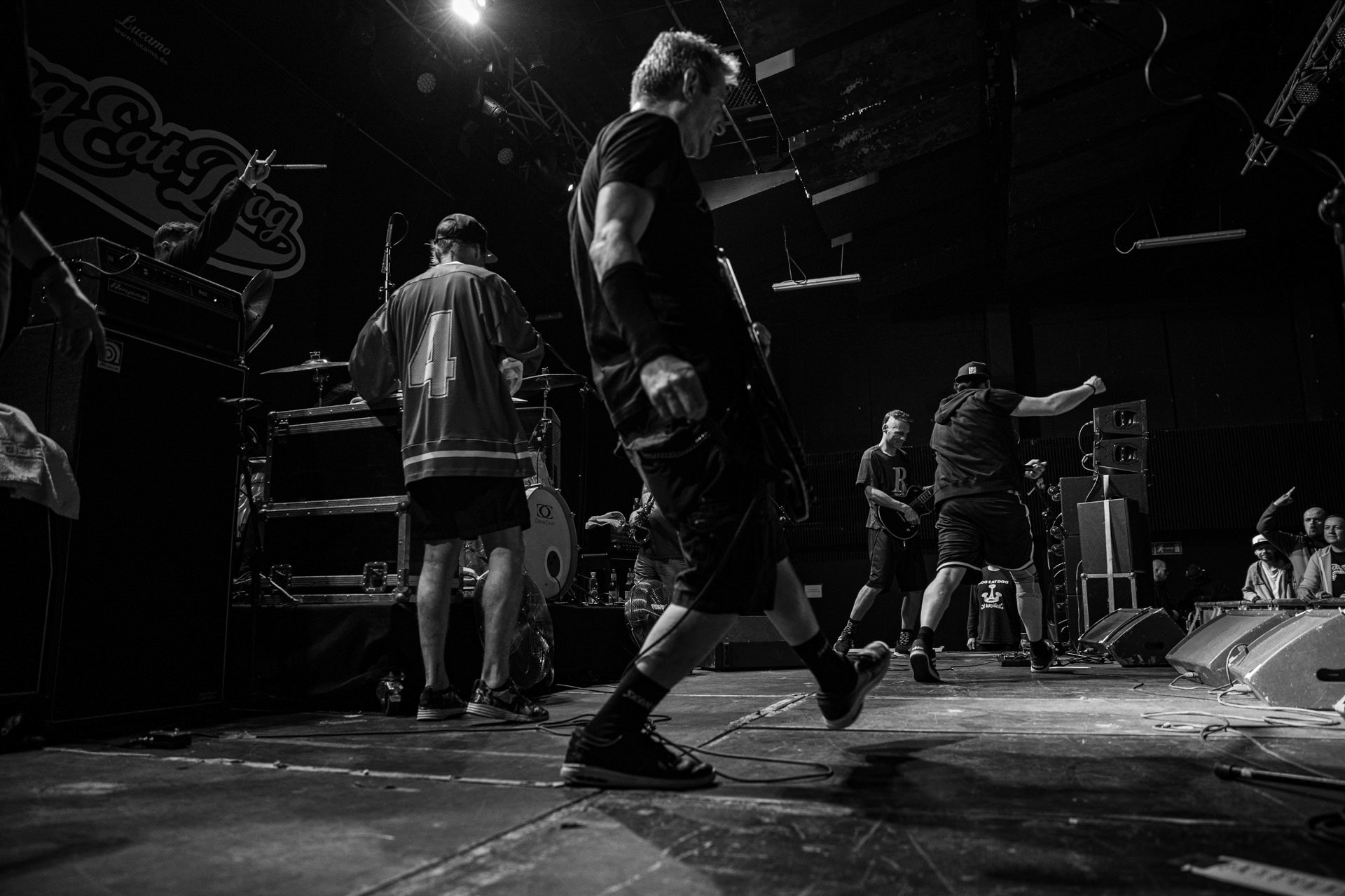 30.11.2021 koncert Dog Eat Dog - USA - hardcore, punkrock, rap, metal, hip hop, reggae, soul, funk,n/z Dave Neabore (bass), n/z John Connor (vocals), n/z Brandon Finley (drums), n/z Roger Hammerli (guitar),n/z Bozez (sax &amp; beer),koncert Warszawa, Progresja 25 lat albumu Play Games -  Dog Eat Dog.fot. Andrzej Wasilkiewicz/Reporter