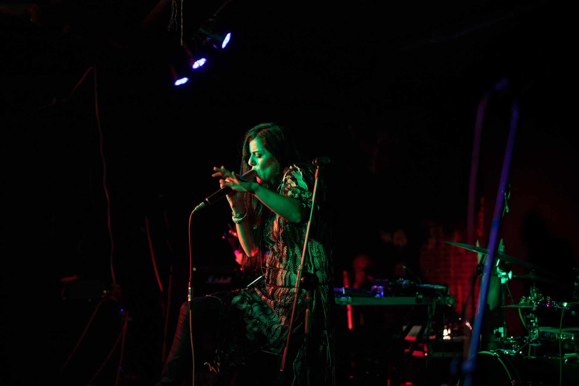 Hetane - rock alternatywny, trip-hop, muzyka elektroniczna,
MAGDA OLEŚ - wokale, teksty,
ŁUKASZ /JELEŃ/ POL - gitara, klawisze, elektronika,
REM KARPIENKO - bass,
MICHAŁ LANGE- perkusja,
Warszawa, klub Potok Drugi Dom Ludzi Rocka,
fot. Andrzej kaziq Wasilkiewicz