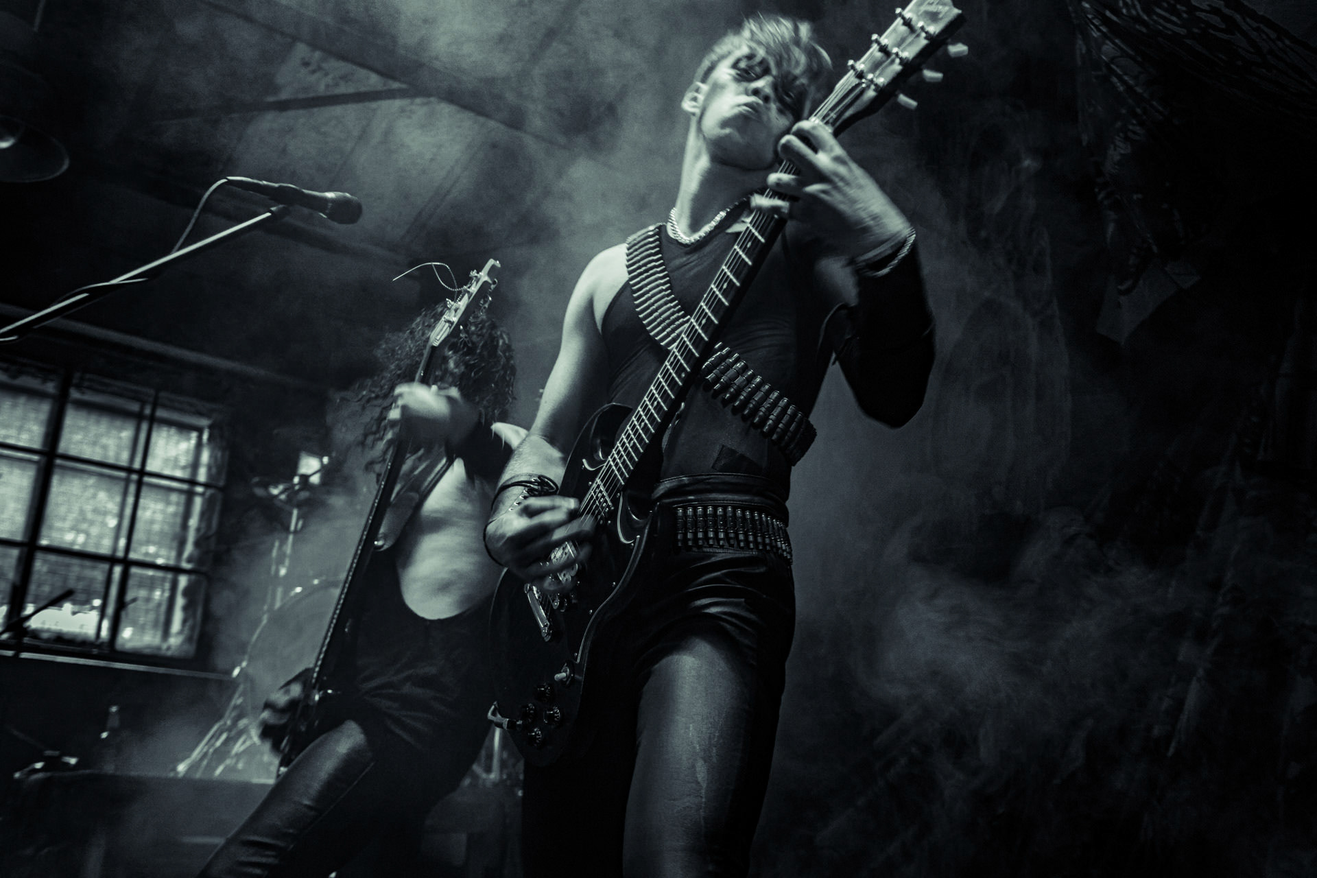 BAGNO (oldschool black/death)w składzie:Krzysiek - wokalKuba - gitaraThrasher - gitara Kacper - bassMaciek - garyDestrukcja i zgnilizna, wszystko czego nie chcesz usłyszeć a i tak się pojawisz, Druga fala dobrej muzy z Rzeszowa, bo pierwsza skończyła się w latach 90.Produkcja Left Hand Soundsfot. Andrzej Wasilkiewicz/kaziq.com