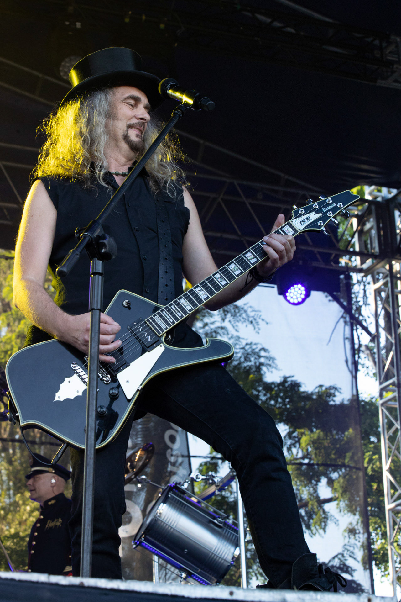 Hunter - postpandemoniczny koncert z okazji XXXV-lecia.Progresja - Gramy do Woli, Warszawa.Paweł „Drak” Grzegorczyk – wokal, gitara,Letnia Scena Progresji.fot. Andrzej Wasilkiewicz/Reporter