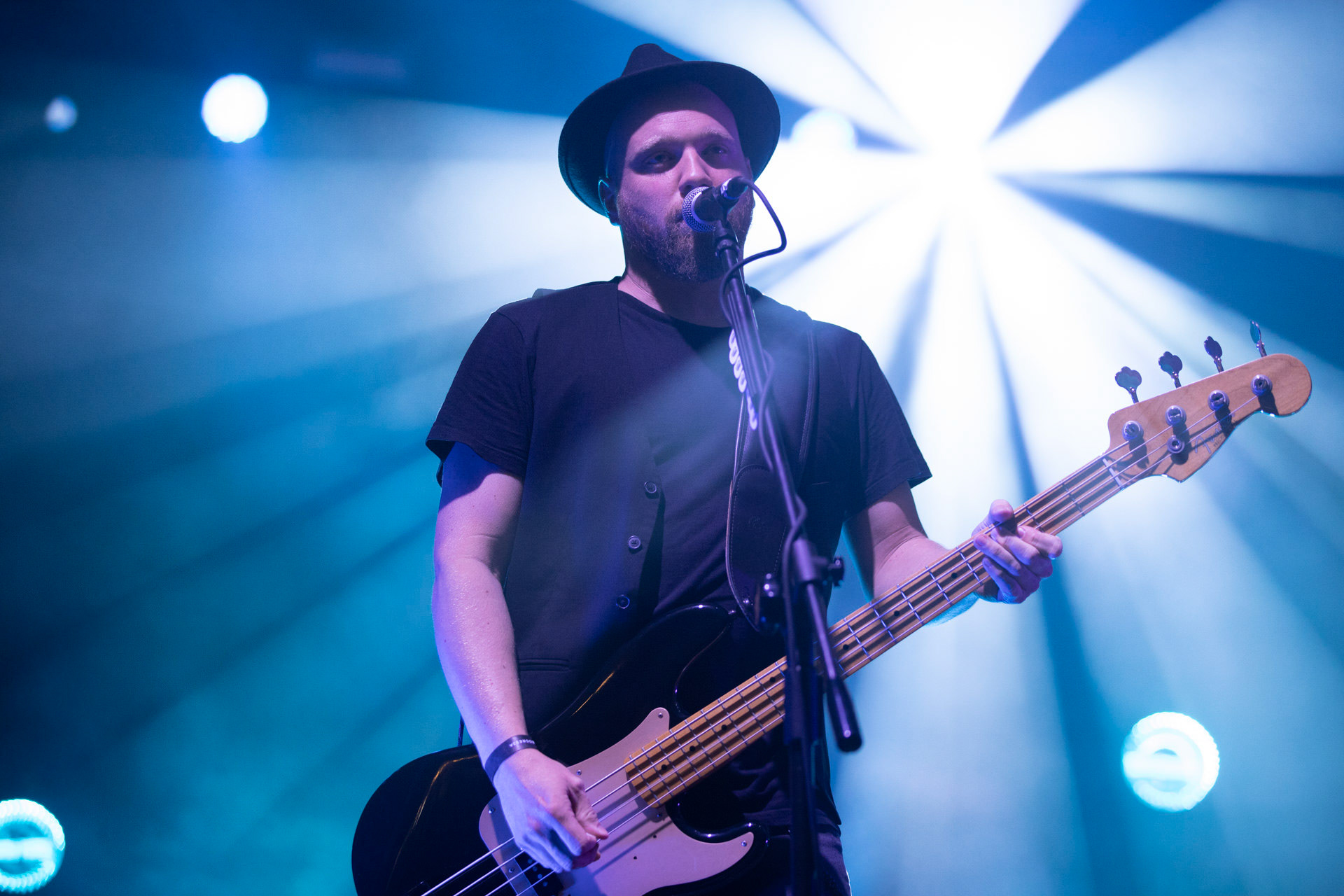 13.08.2021 koncert Me And That Man w Warszawie,Letnia scena Progresji, Gramy do Woli.n/z Matteo Bassoli - bass, wokal, Fot. Andrzej Wasilkiewicz/Reporter