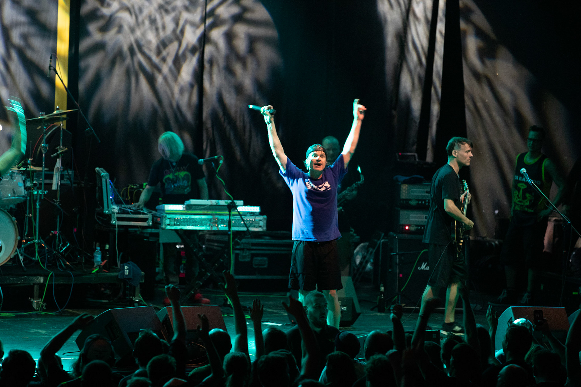 Dog Eat Dog - USA - hardcore, punkrock, rap, metal, hip hop,reggae, soul, funk,
Dave Neabore (bass), 
John Connor (vocals), 
Brandon Finley (drums) 
Roger Hämmerli (guitar)
Bozez (sax & beer)
koncert w Warszawskiej Progresji w ramach trasy 25 lat All Boro Kings zespołu Dog Eat Dog.
fot. Andrzej Wasilkiewicz/Reporter